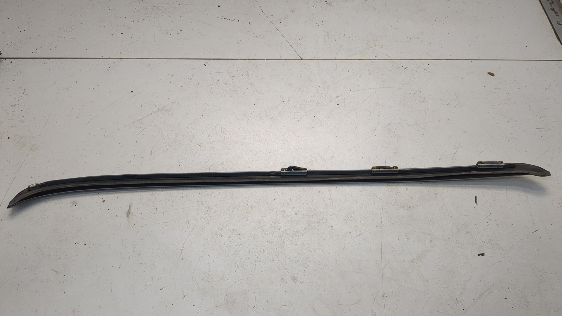 Молдинг лобового стекла