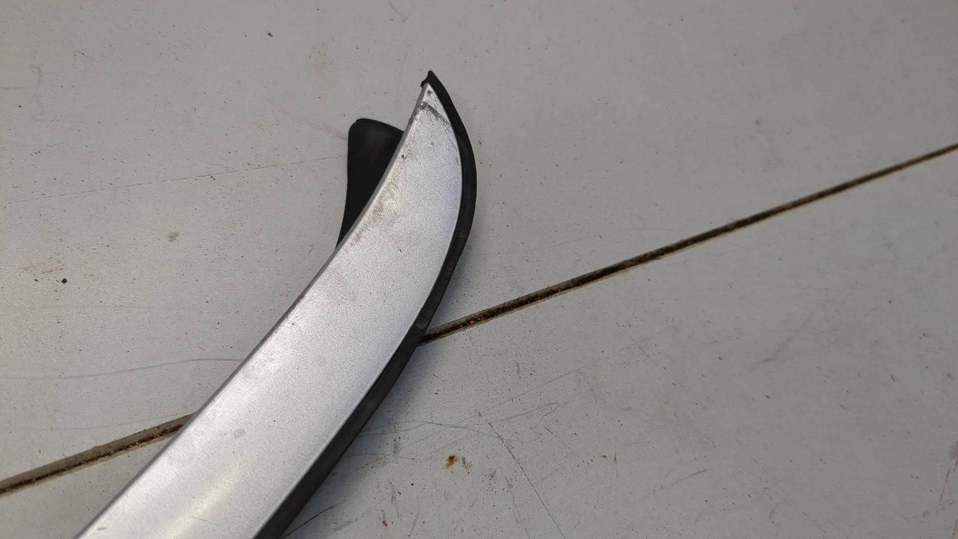 Молдинг лобового стекла