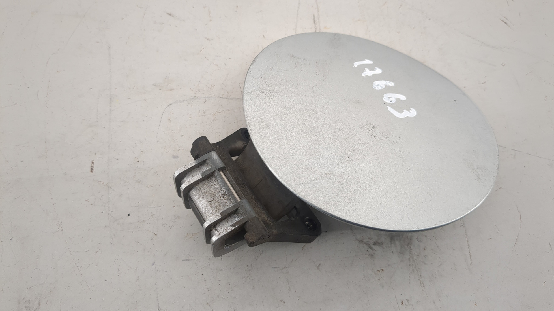 Лючок бензобака