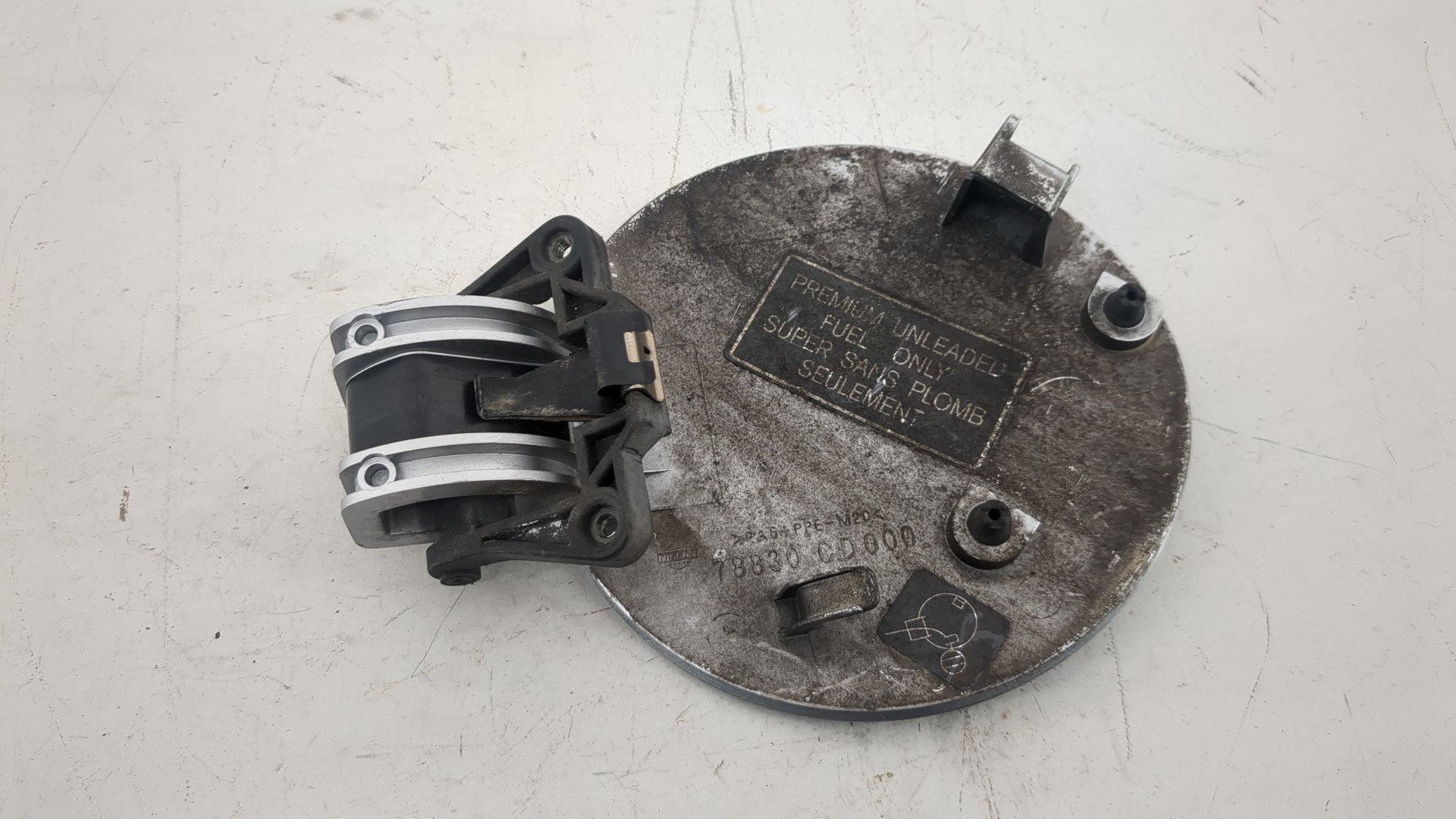 Лючок бензобака