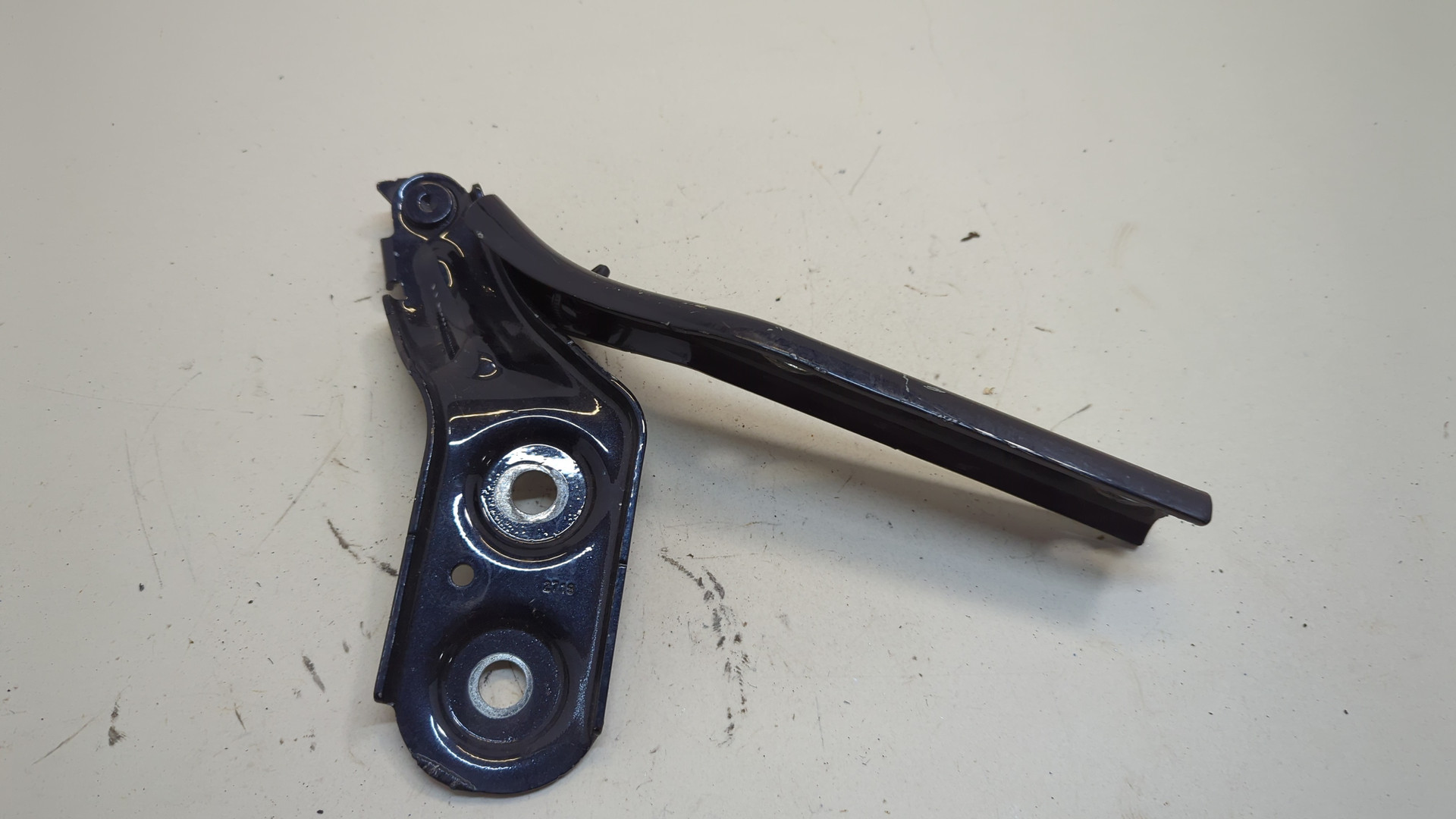 Петля капота левая