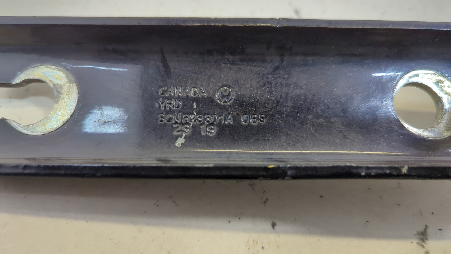 Петля капота левая