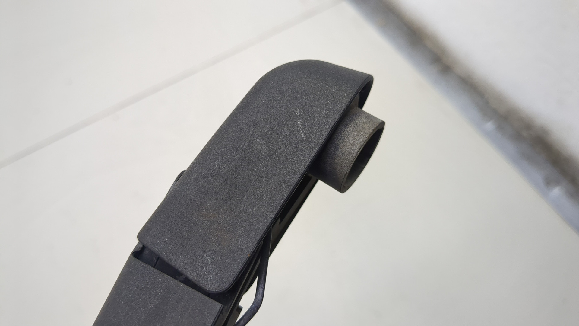 Поводок стеклоочистителя заднего