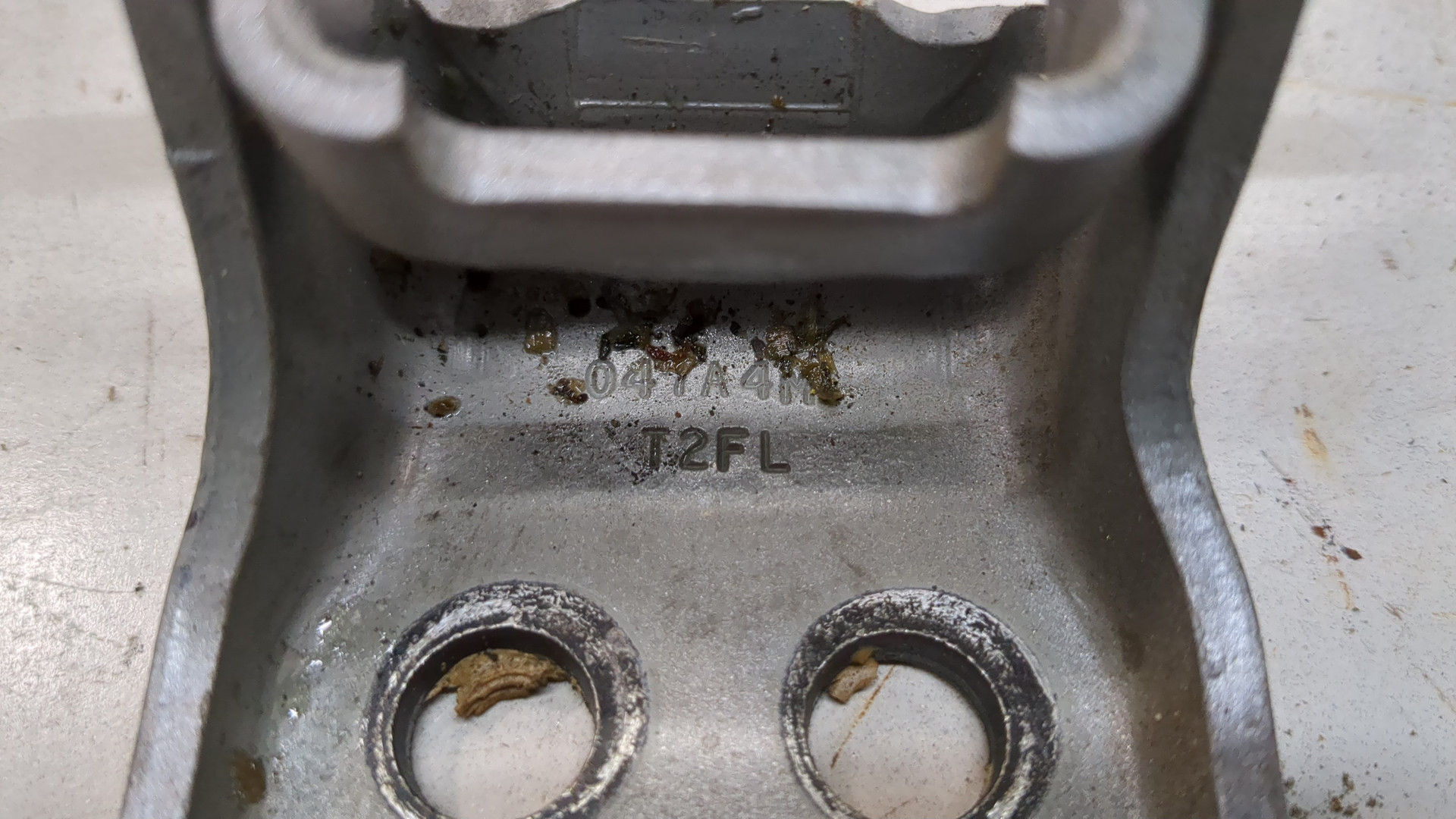 Петля двери