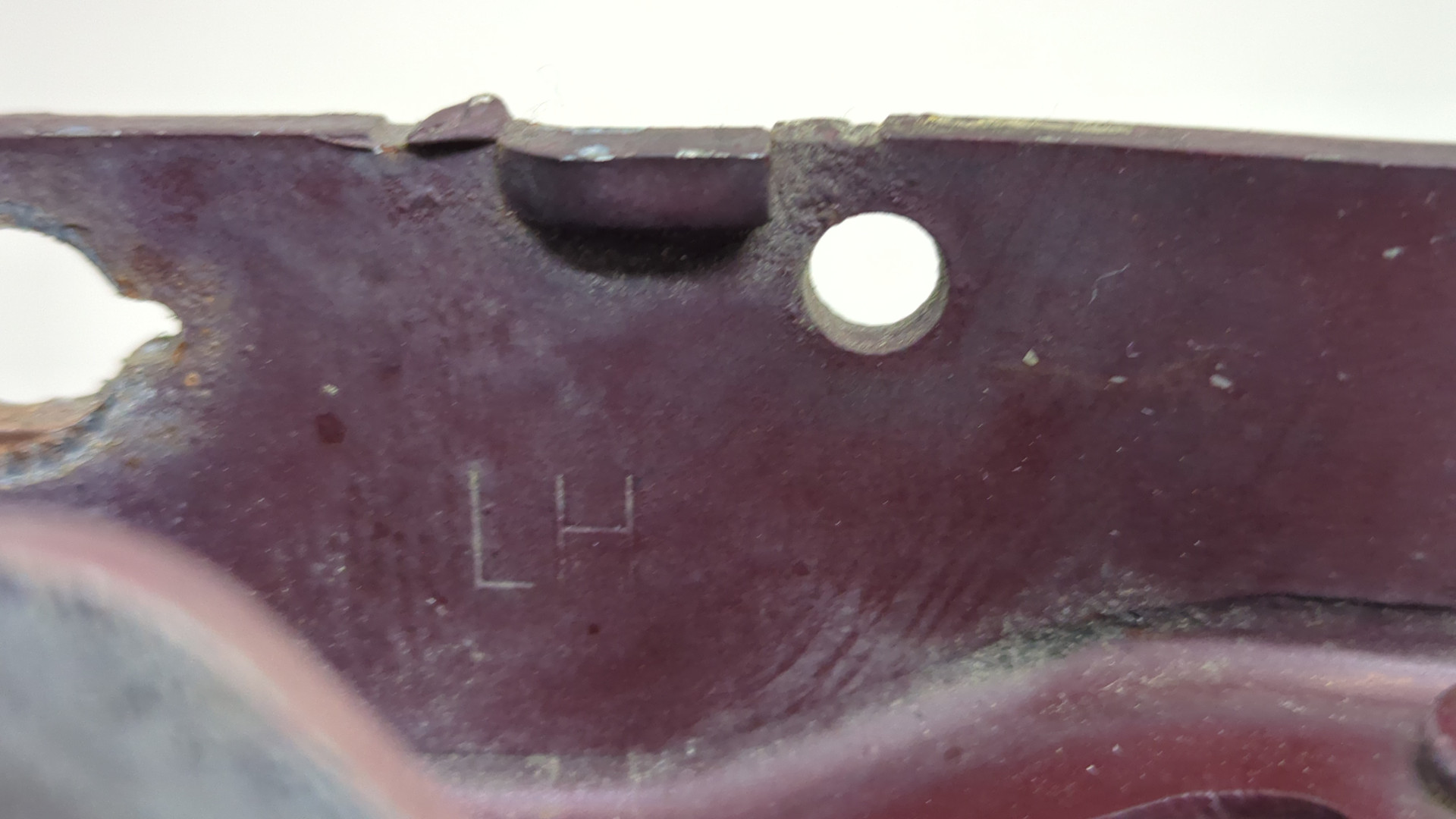 Петля капота левая