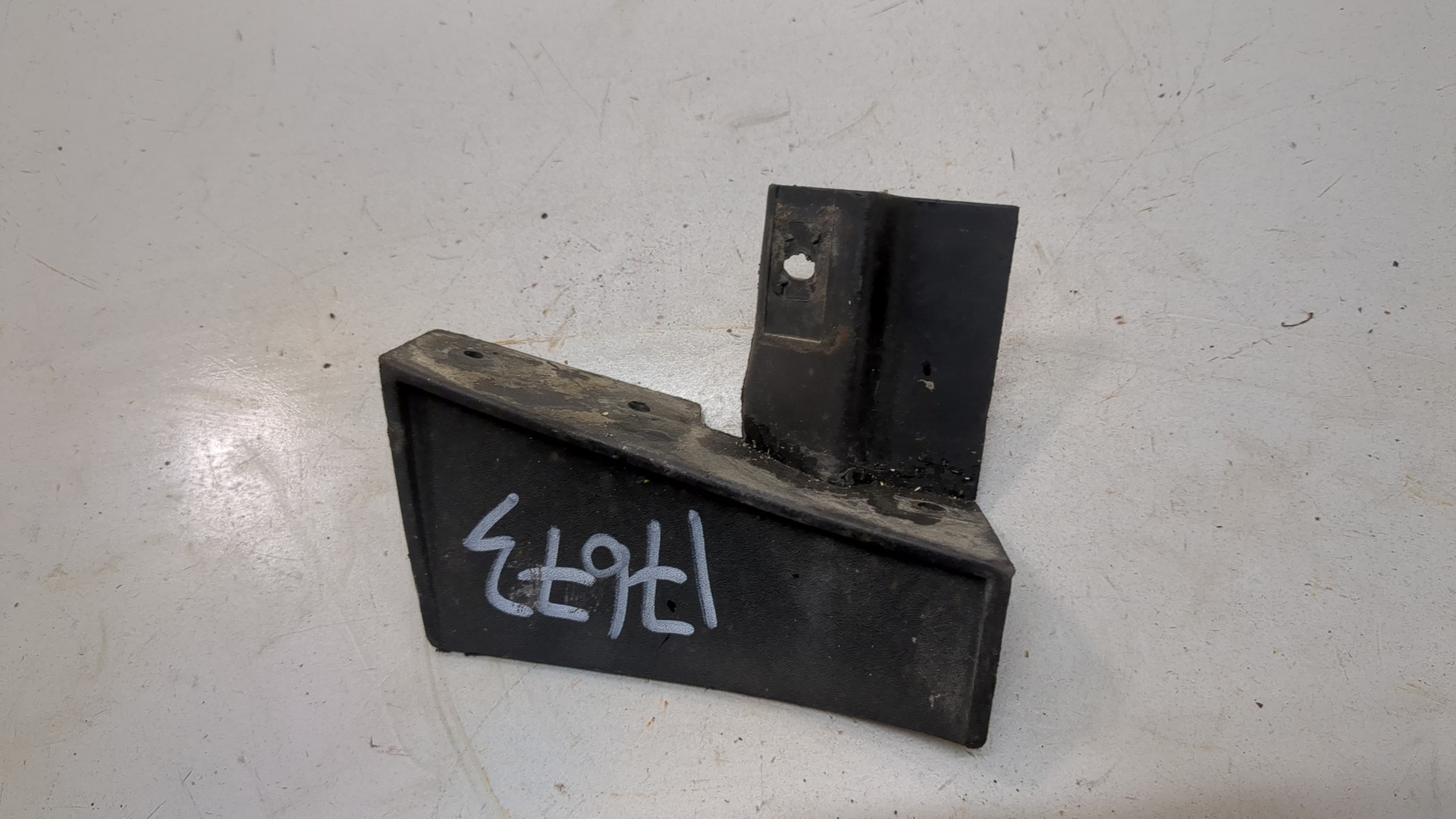 Брызговик задний левый