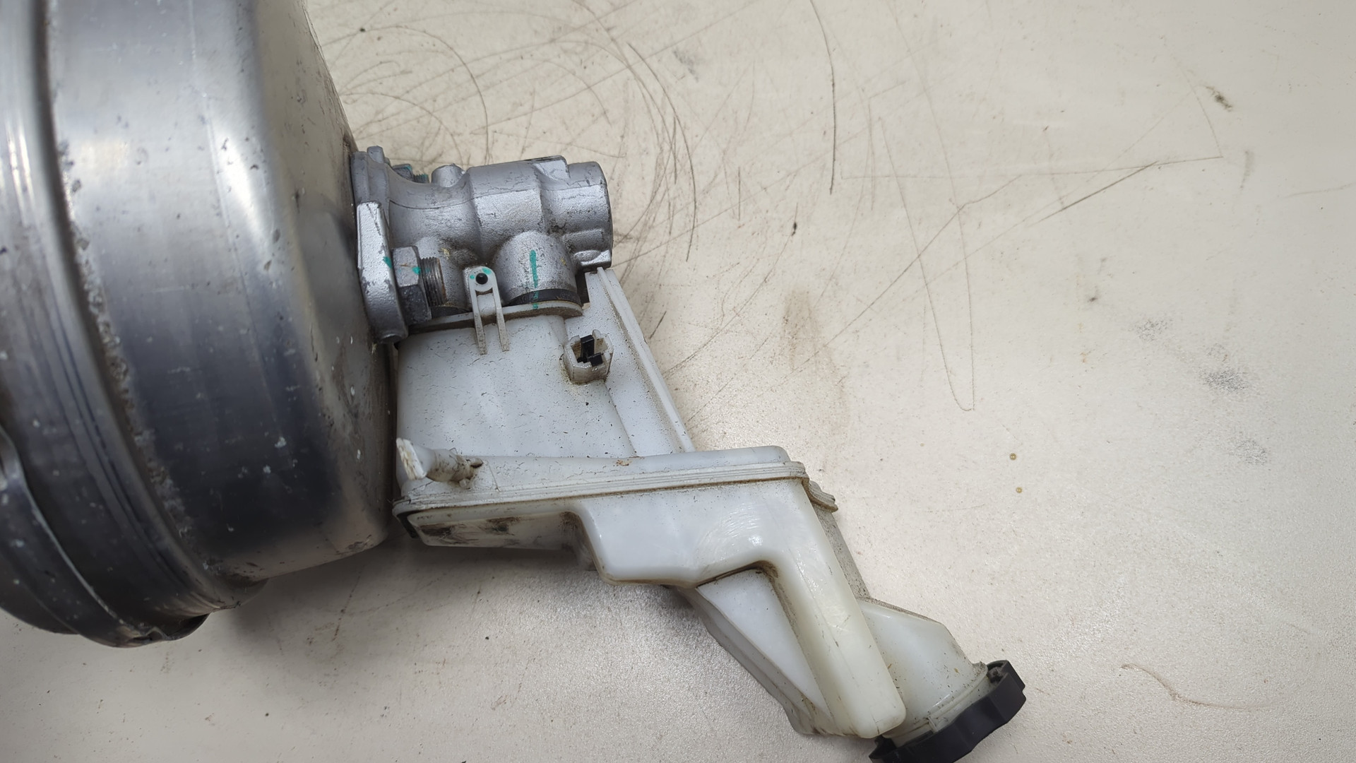 Цилиндр тормозной главный