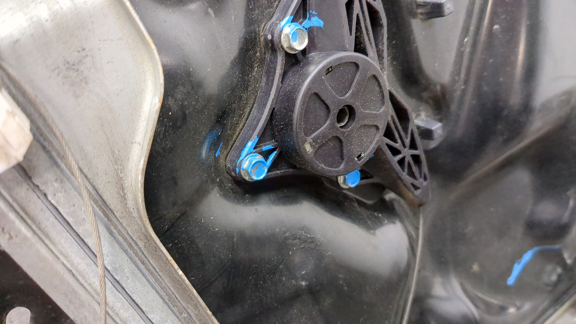 Стеклоподъемник электр. передний правый