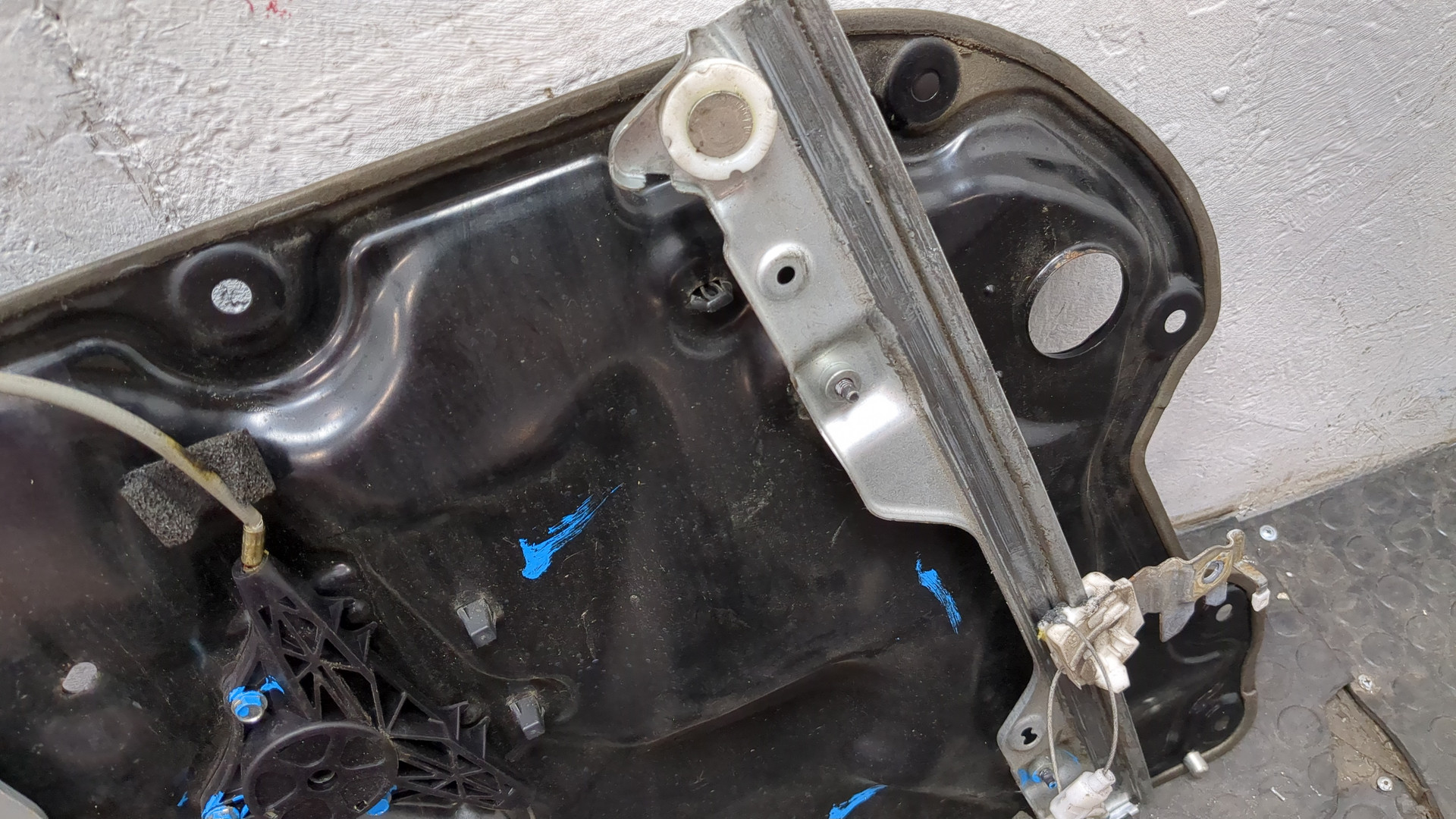 Стеклоподъемник электр. передний правый