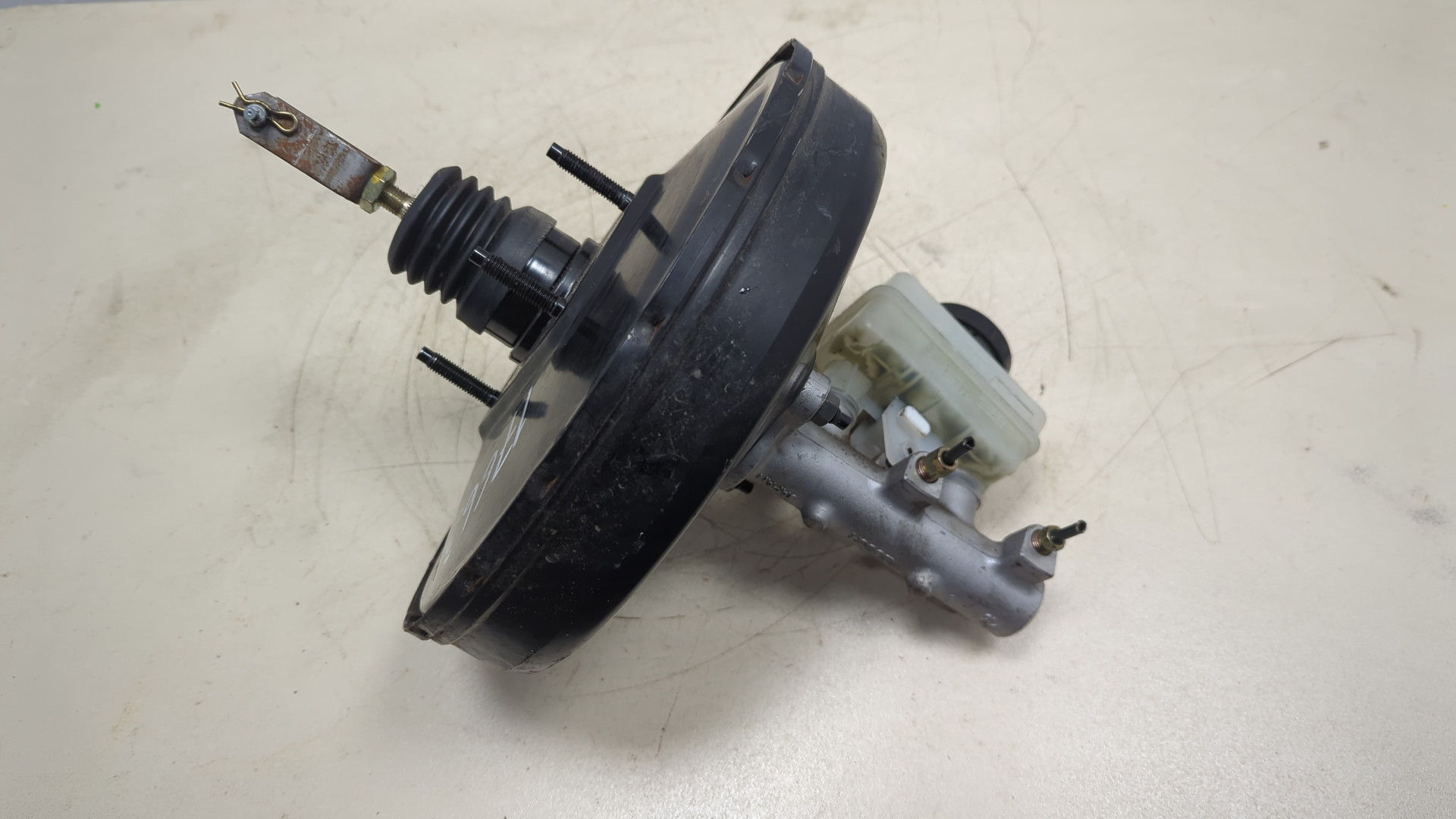 Цилиндр тормозной главный