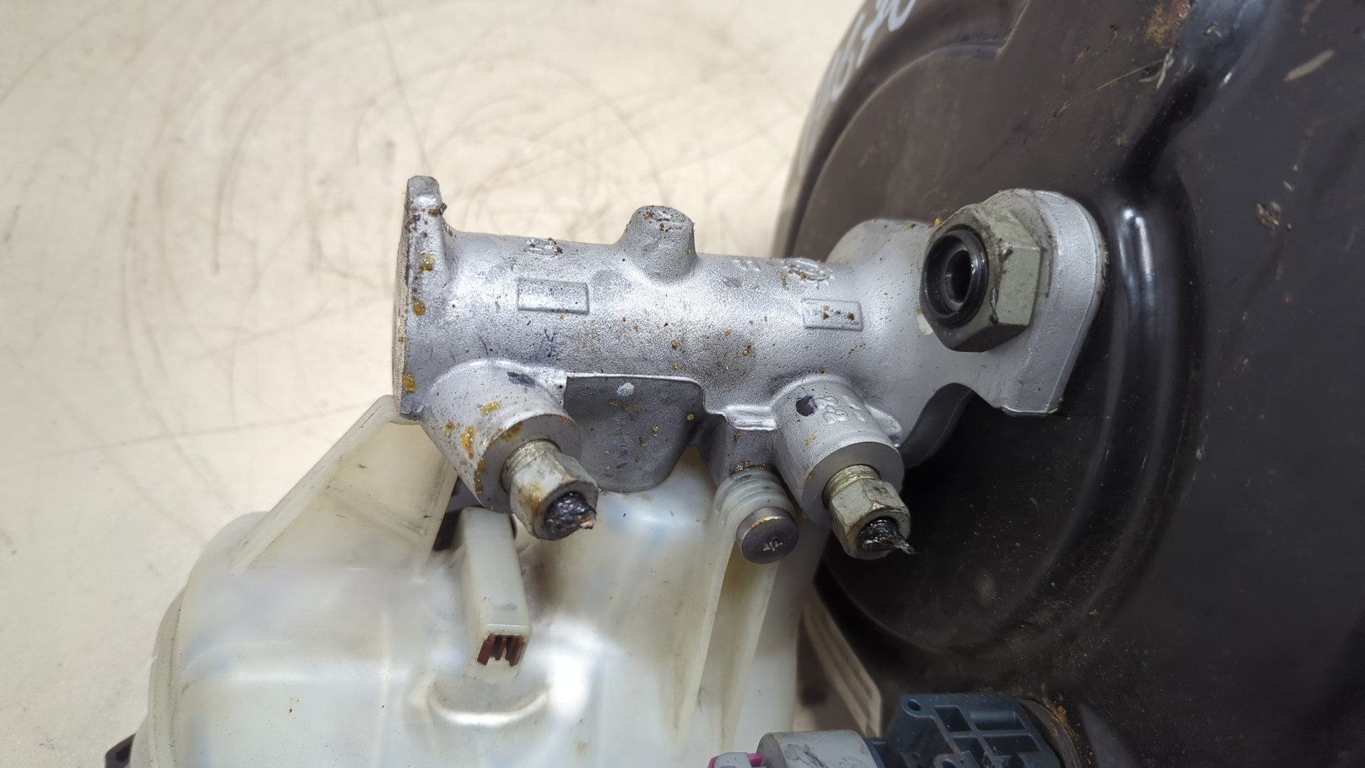 Цилиндр тормозной главный