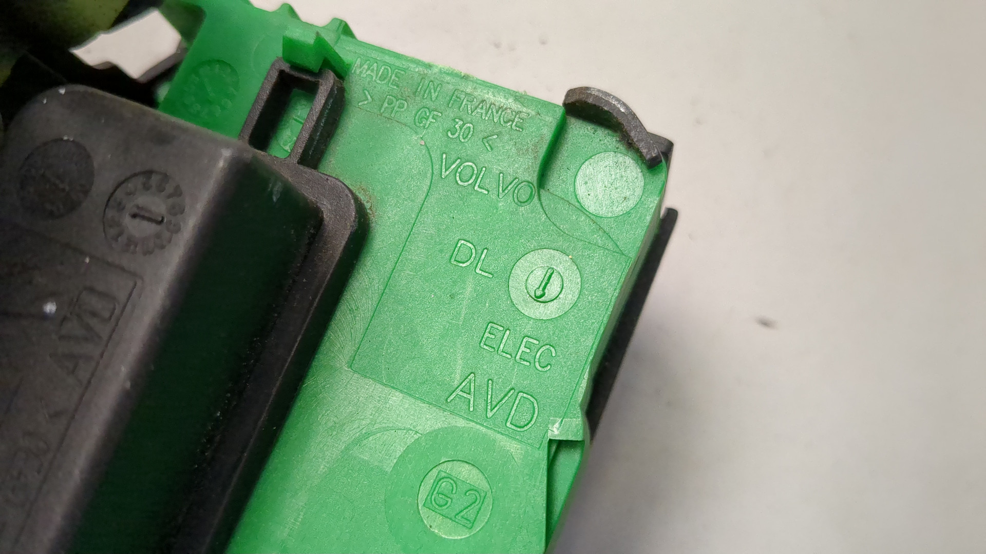 Замок двери передней правой