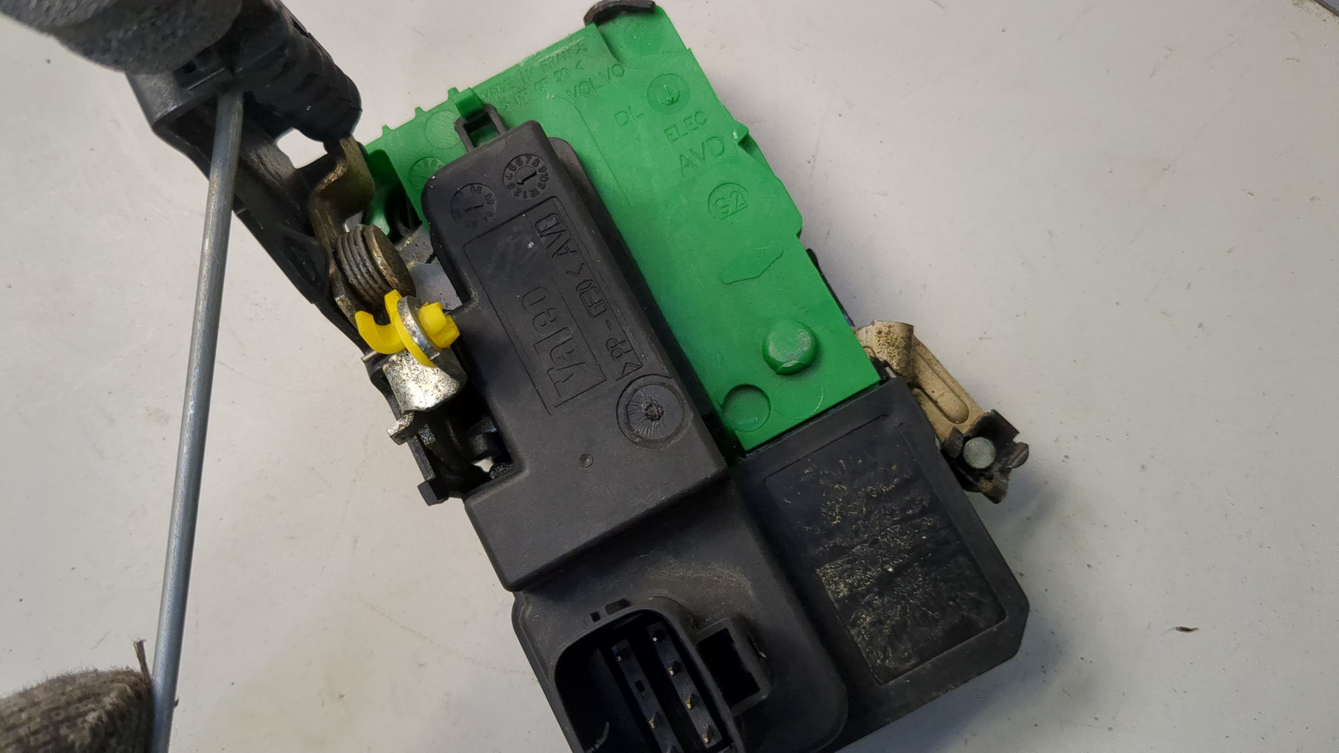 Замок двери передней правой