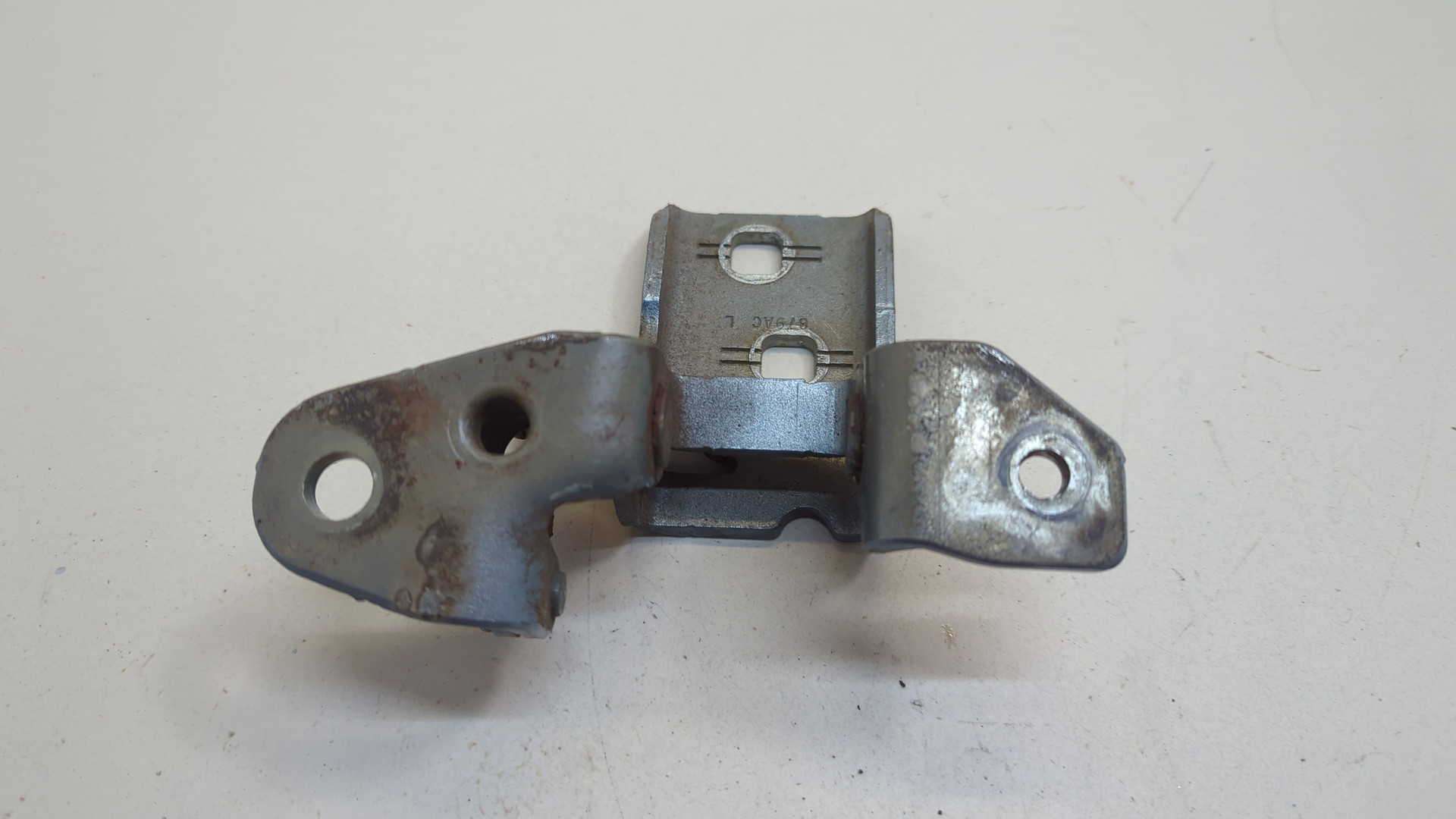 Петля двери