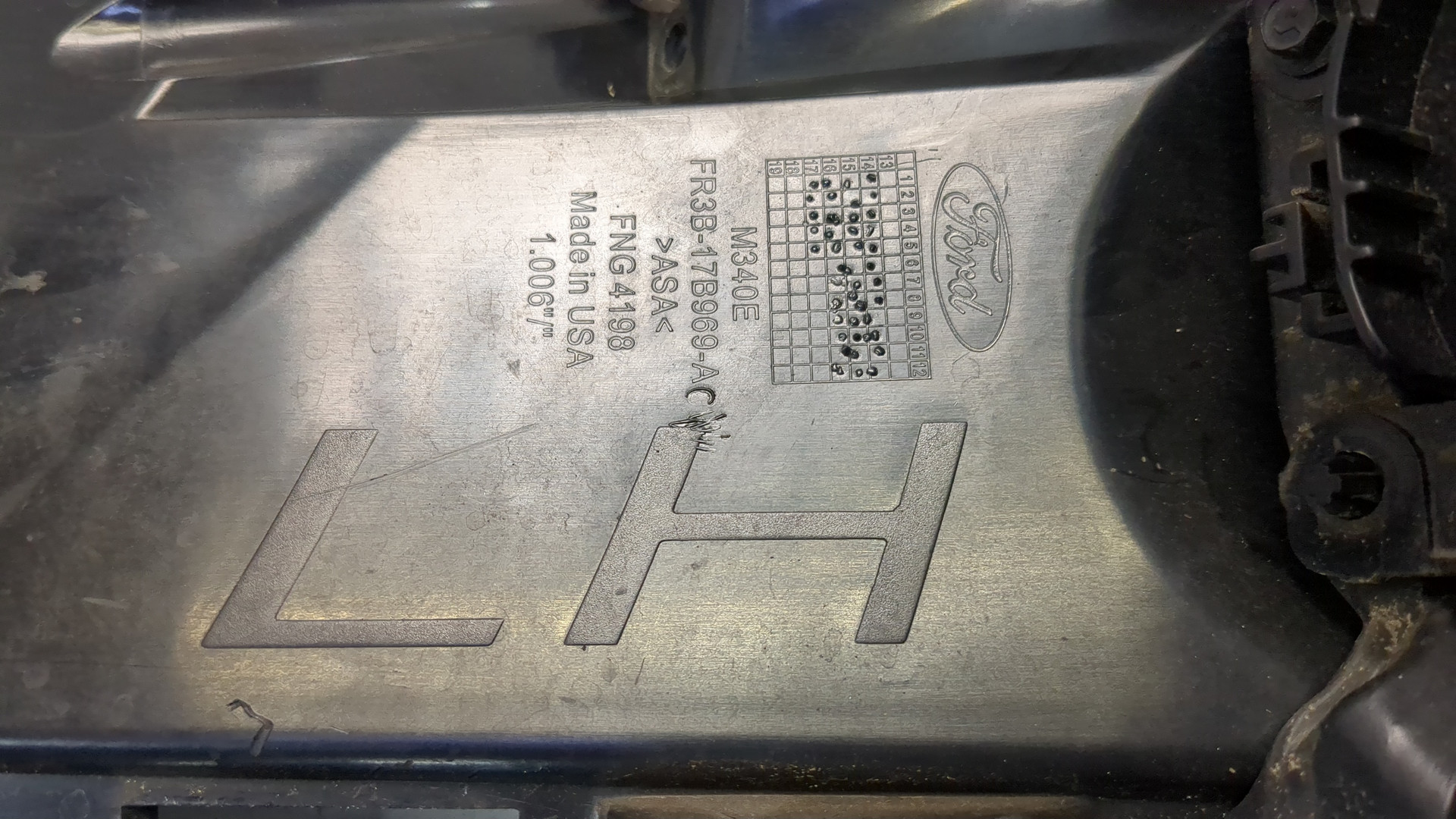 Фара противотуманная левая