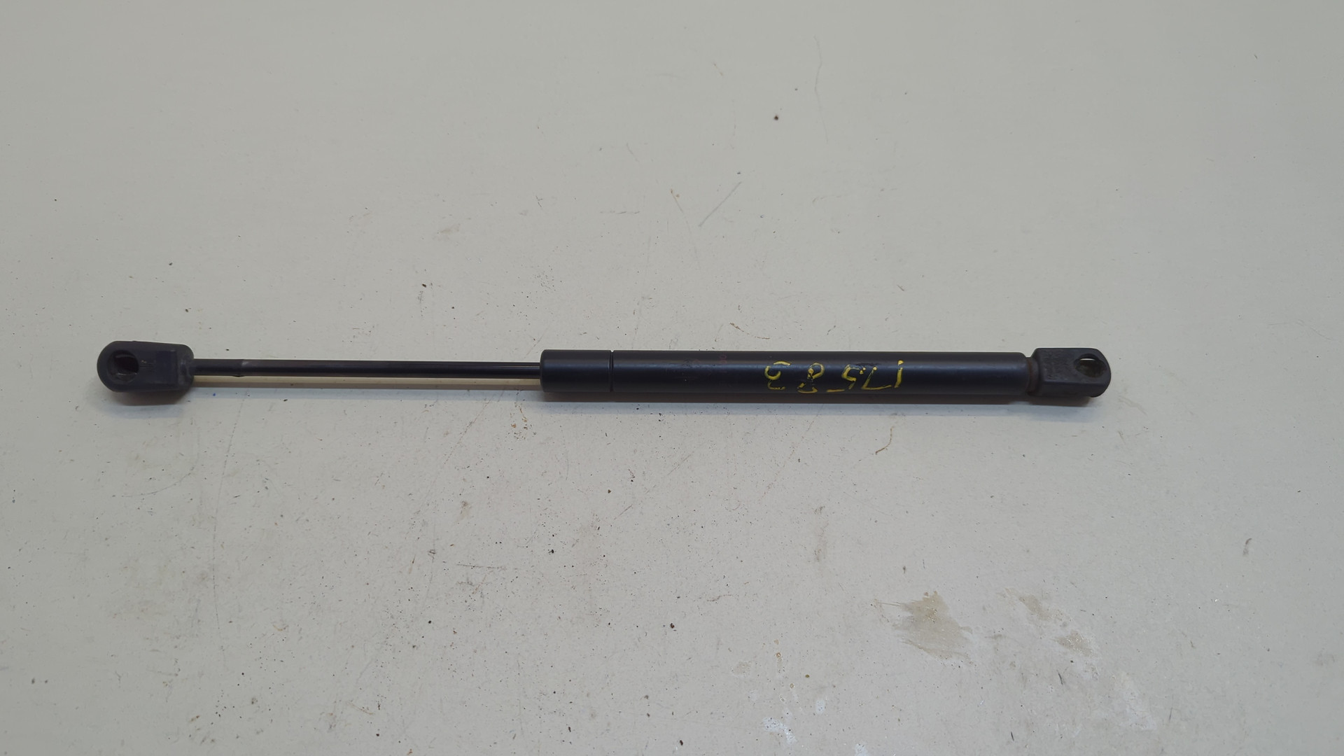 Амортизатор стекла багажника