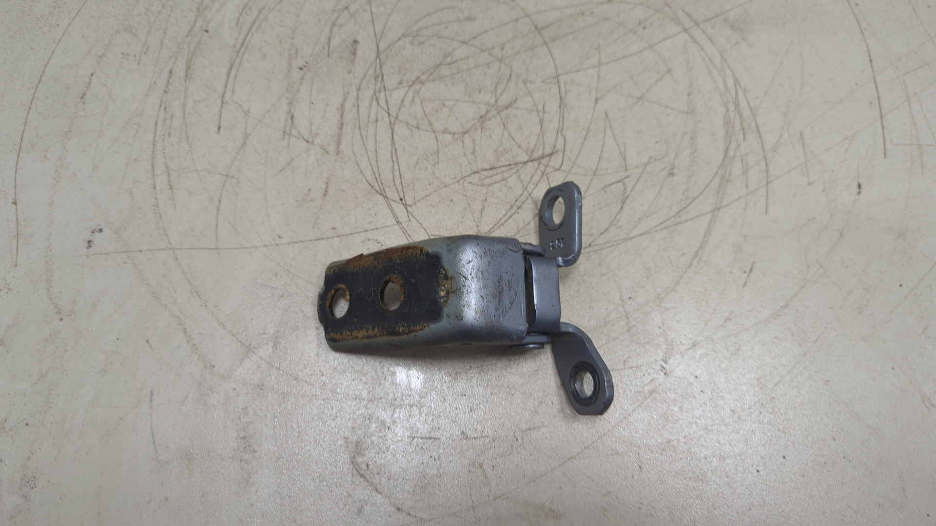 Петля двери