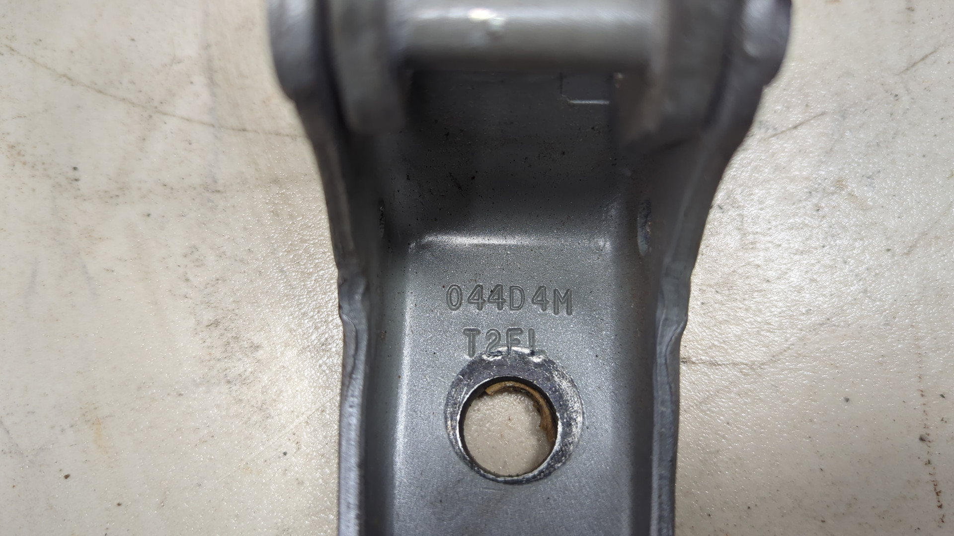 Петля двери