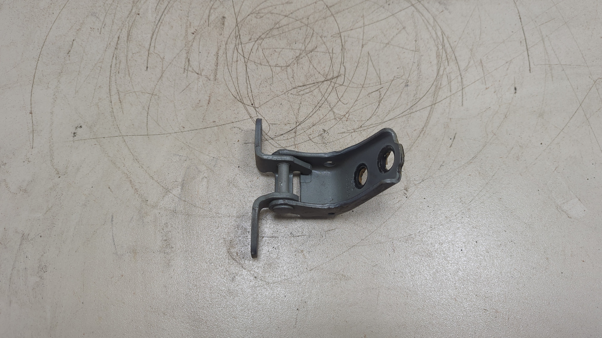 Петля двери