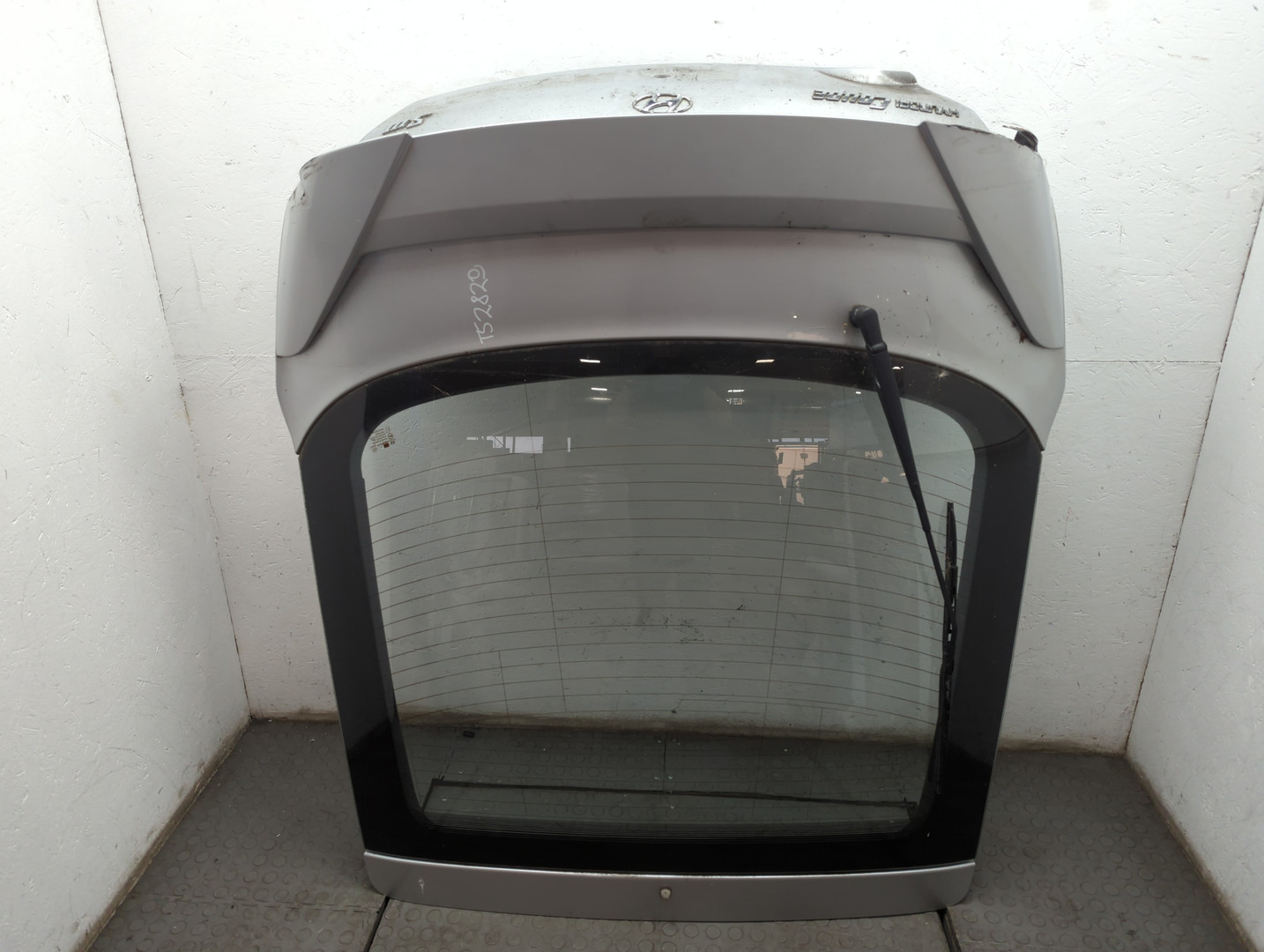 Дверь багажника