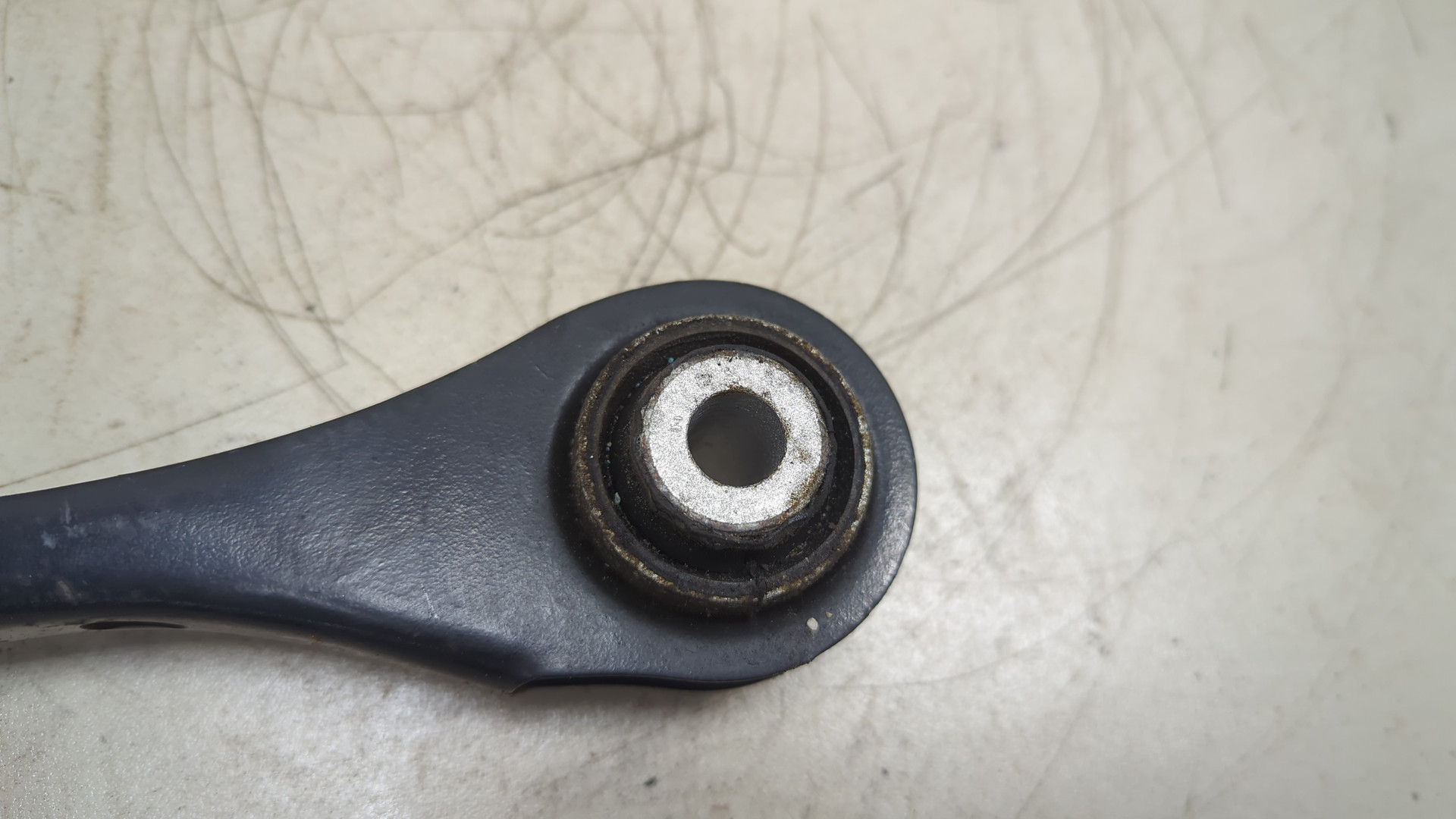 Рычаг задний правый