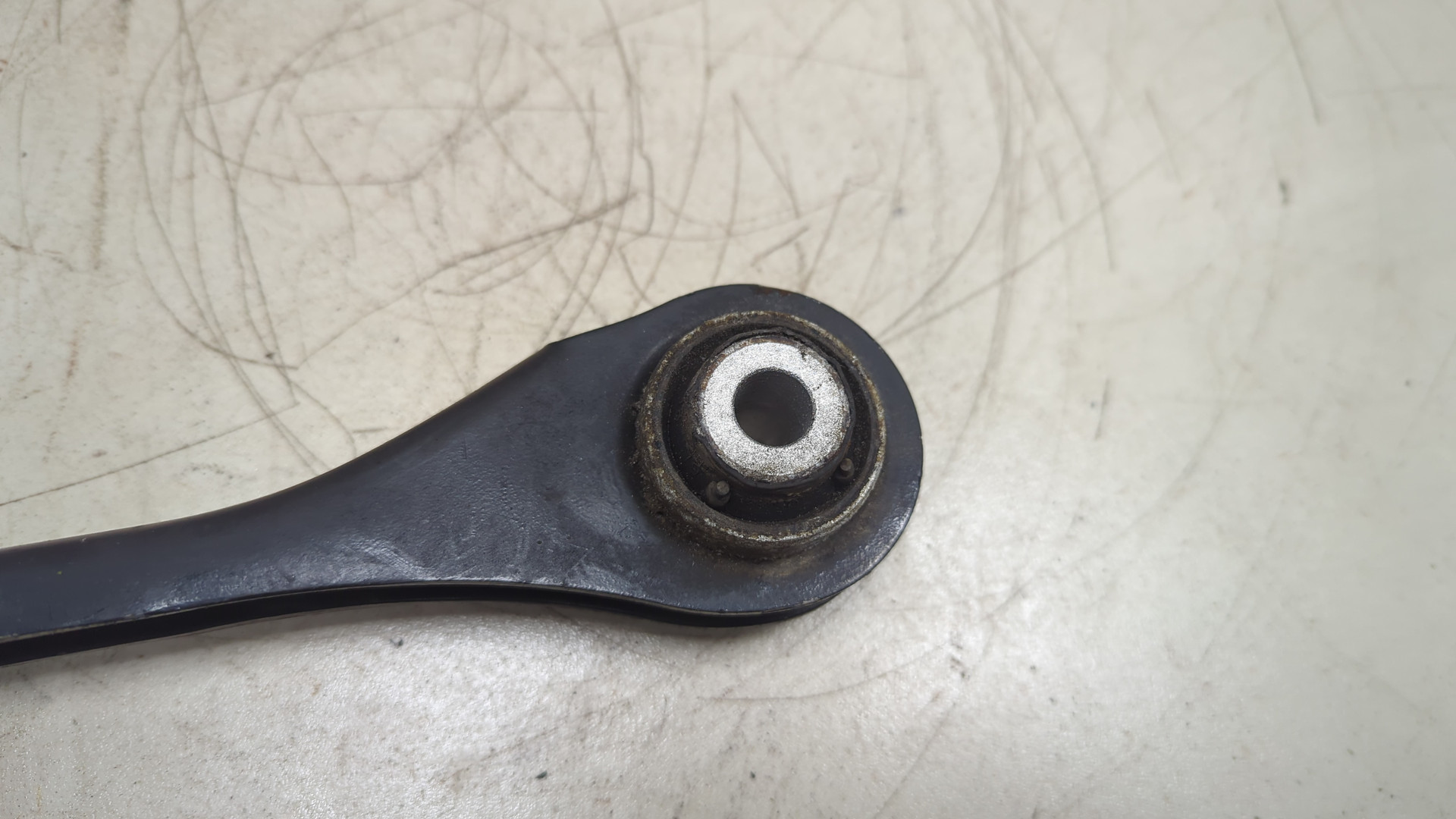 Рычаг задний правый