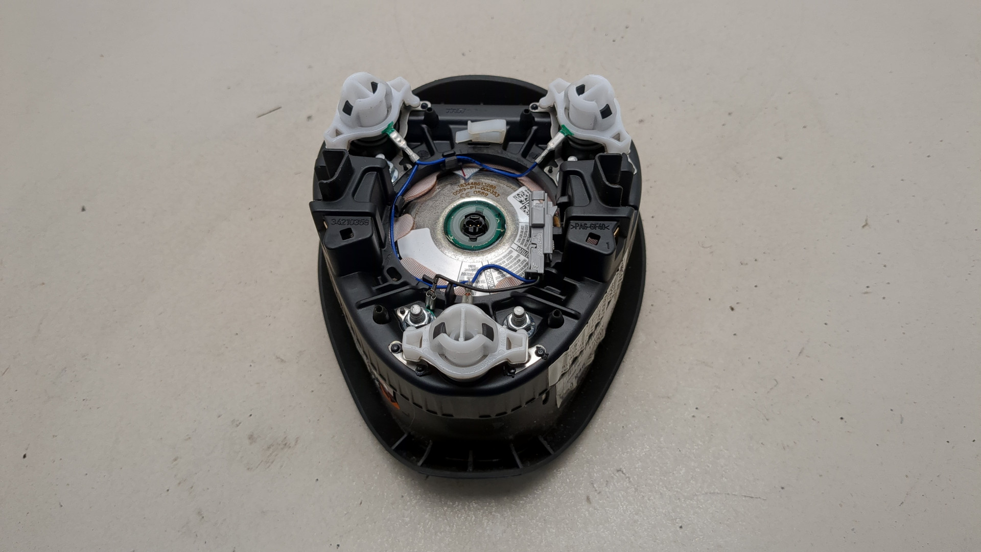 Подушка безопасности в рулевое колесо