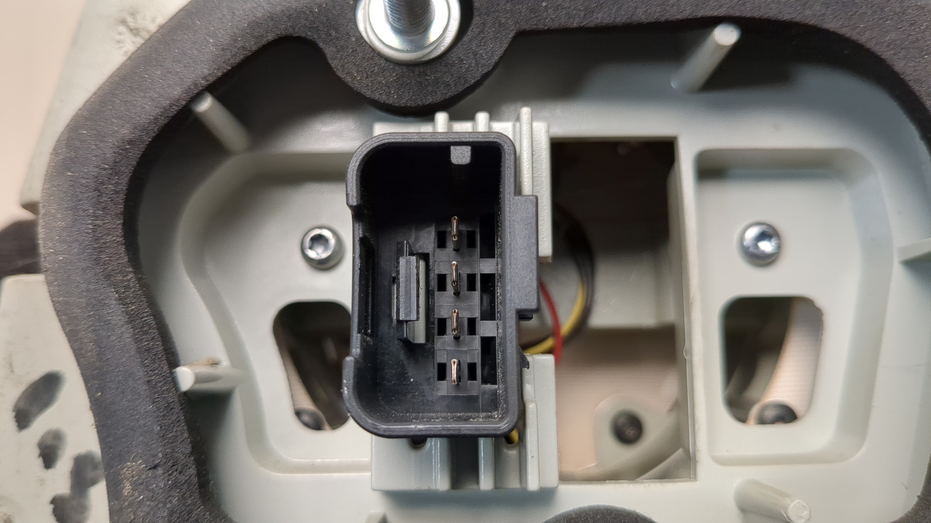 Фонарь задний левый