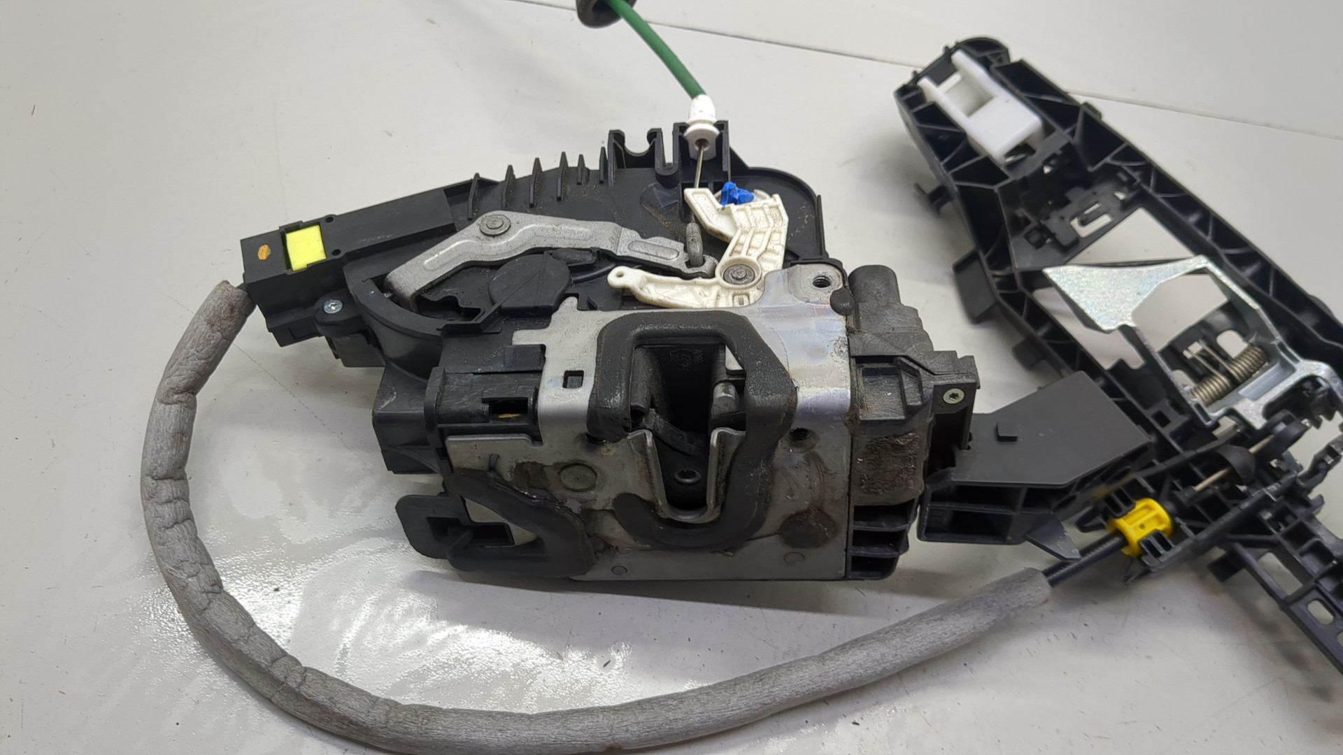 Замок двери задней правой