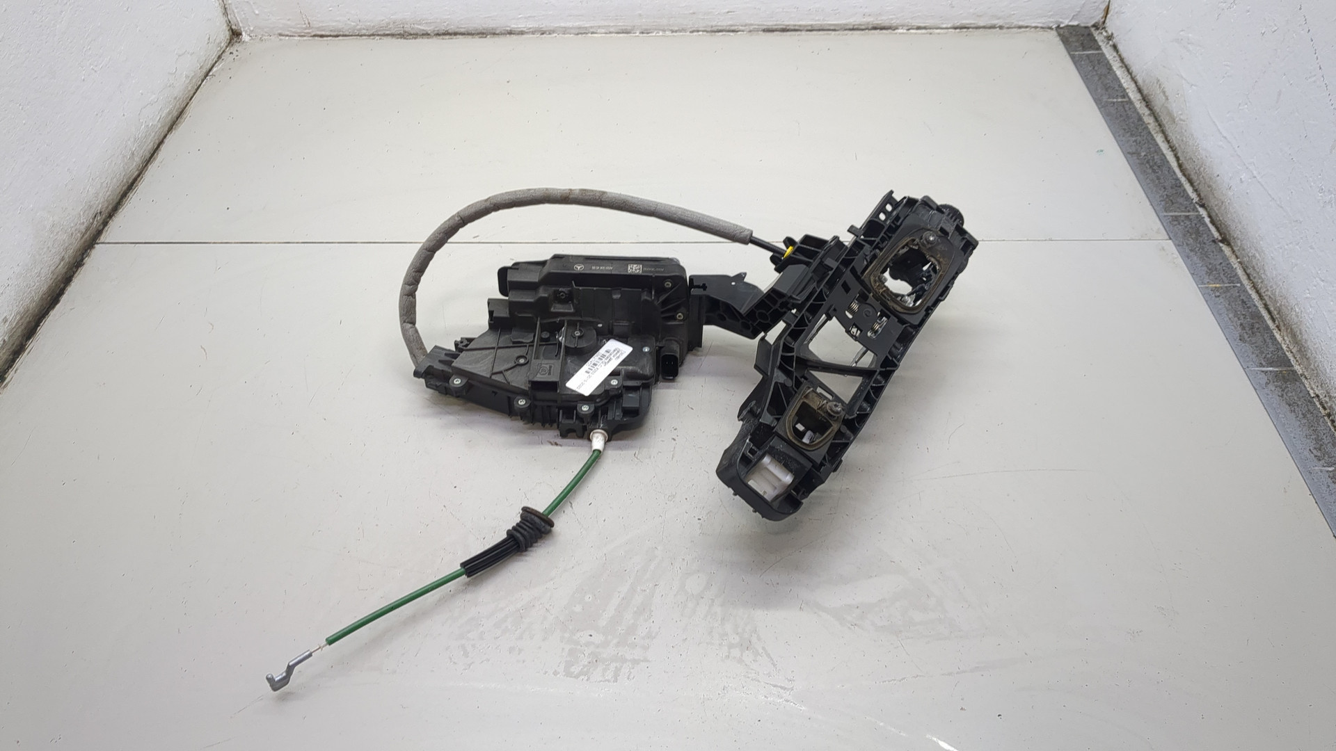 Замок двери задней правой