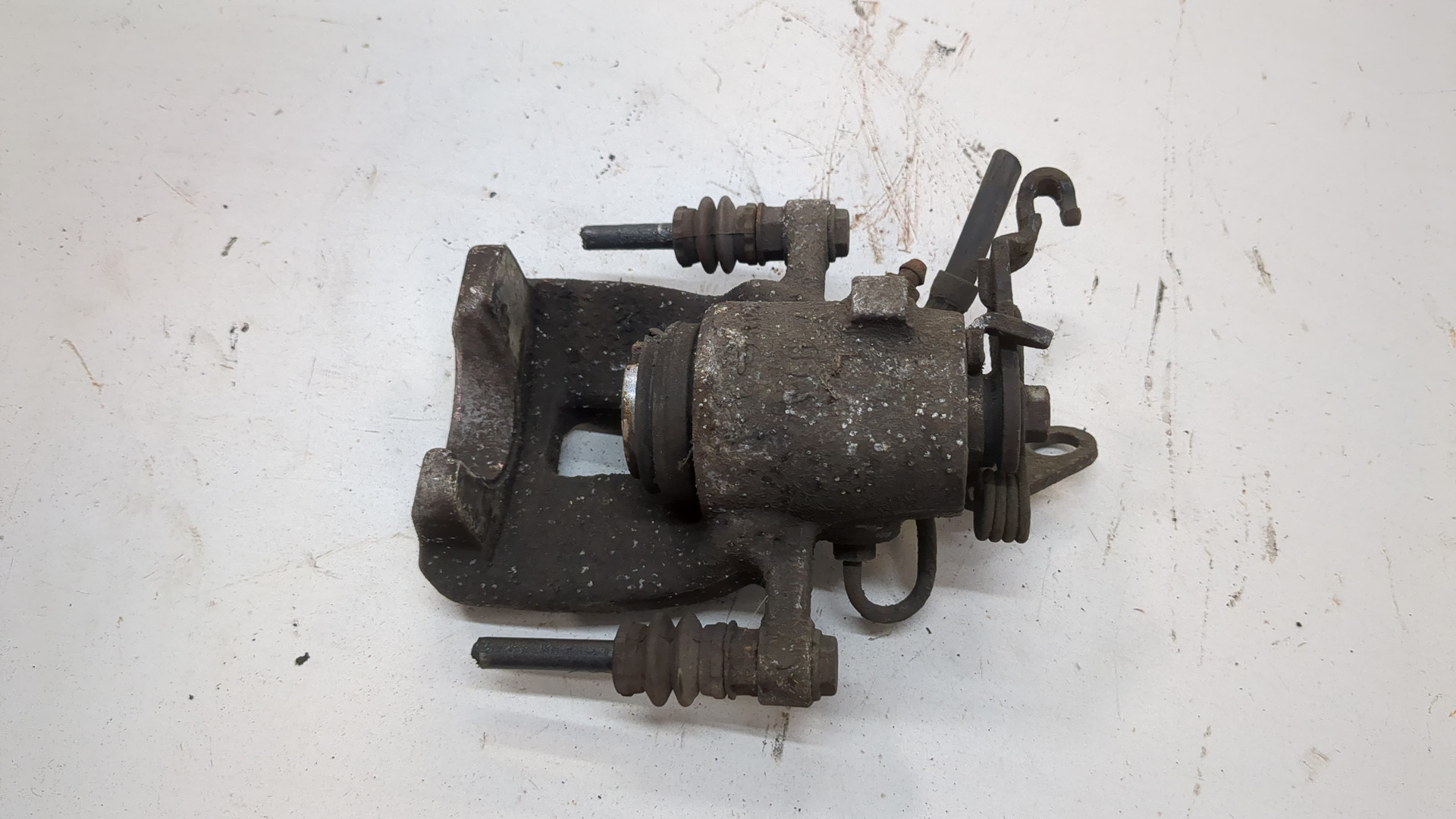 Суппорт задний левый