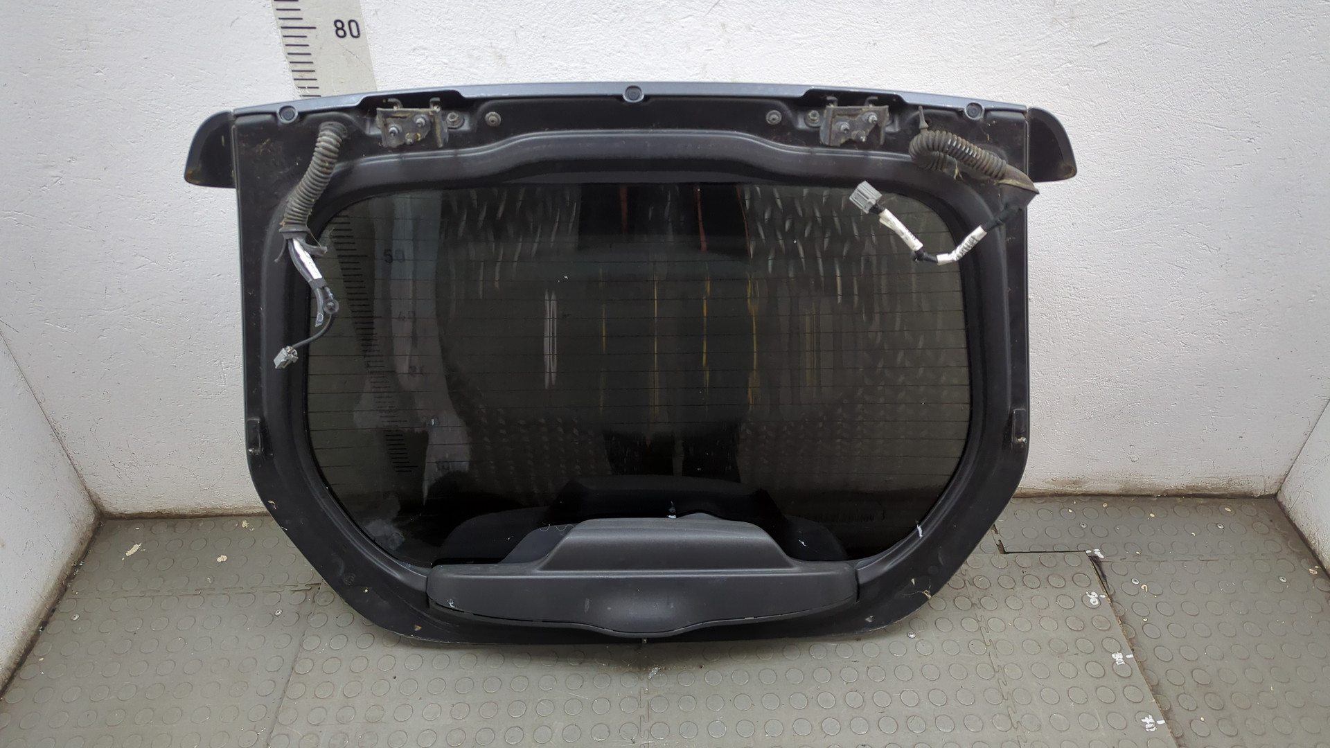 Дверь багажника