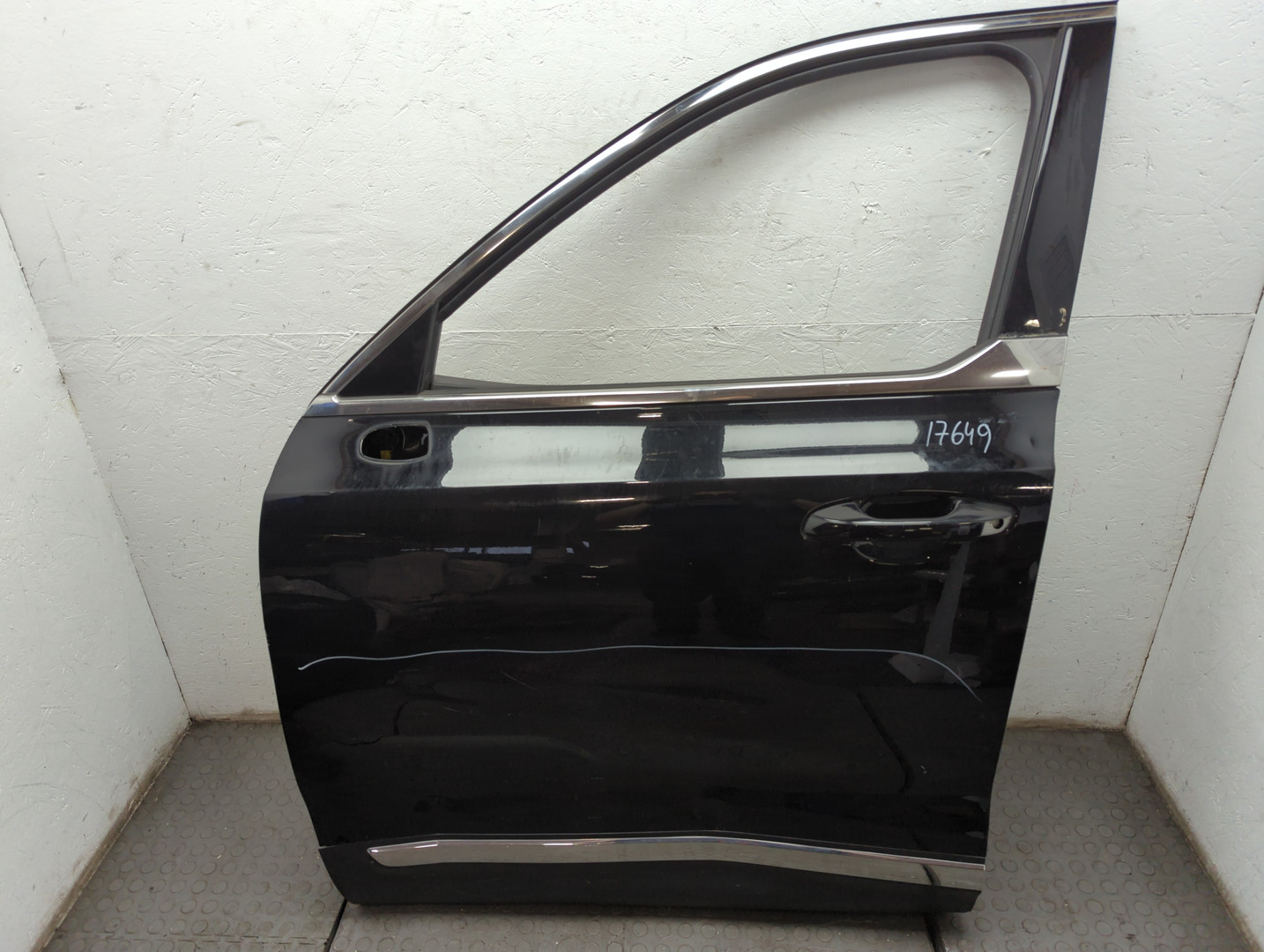 Дверь передняя левая