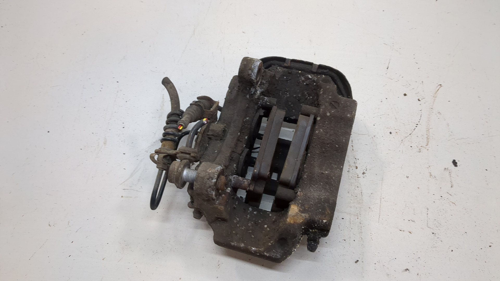 Суппорт задний левый