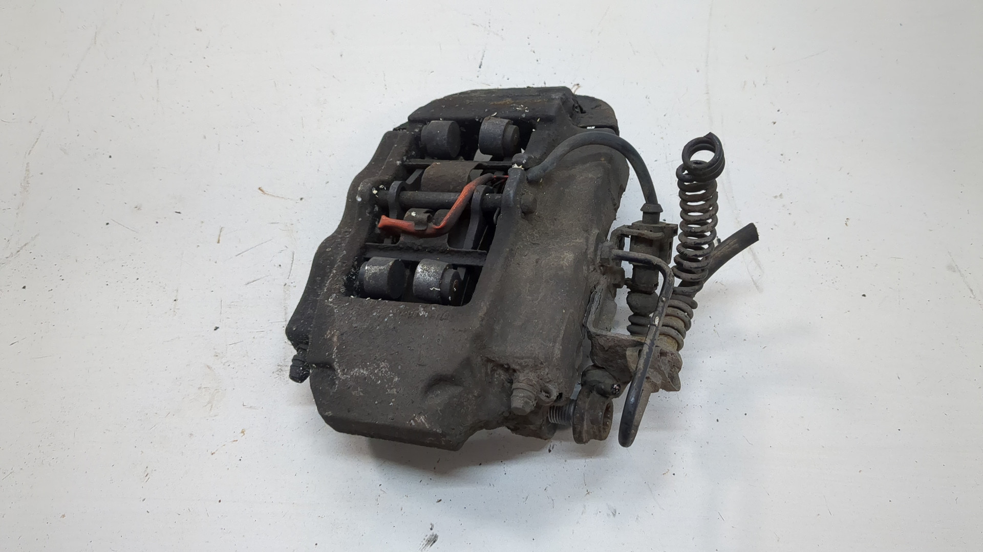 Суппорт задний левый