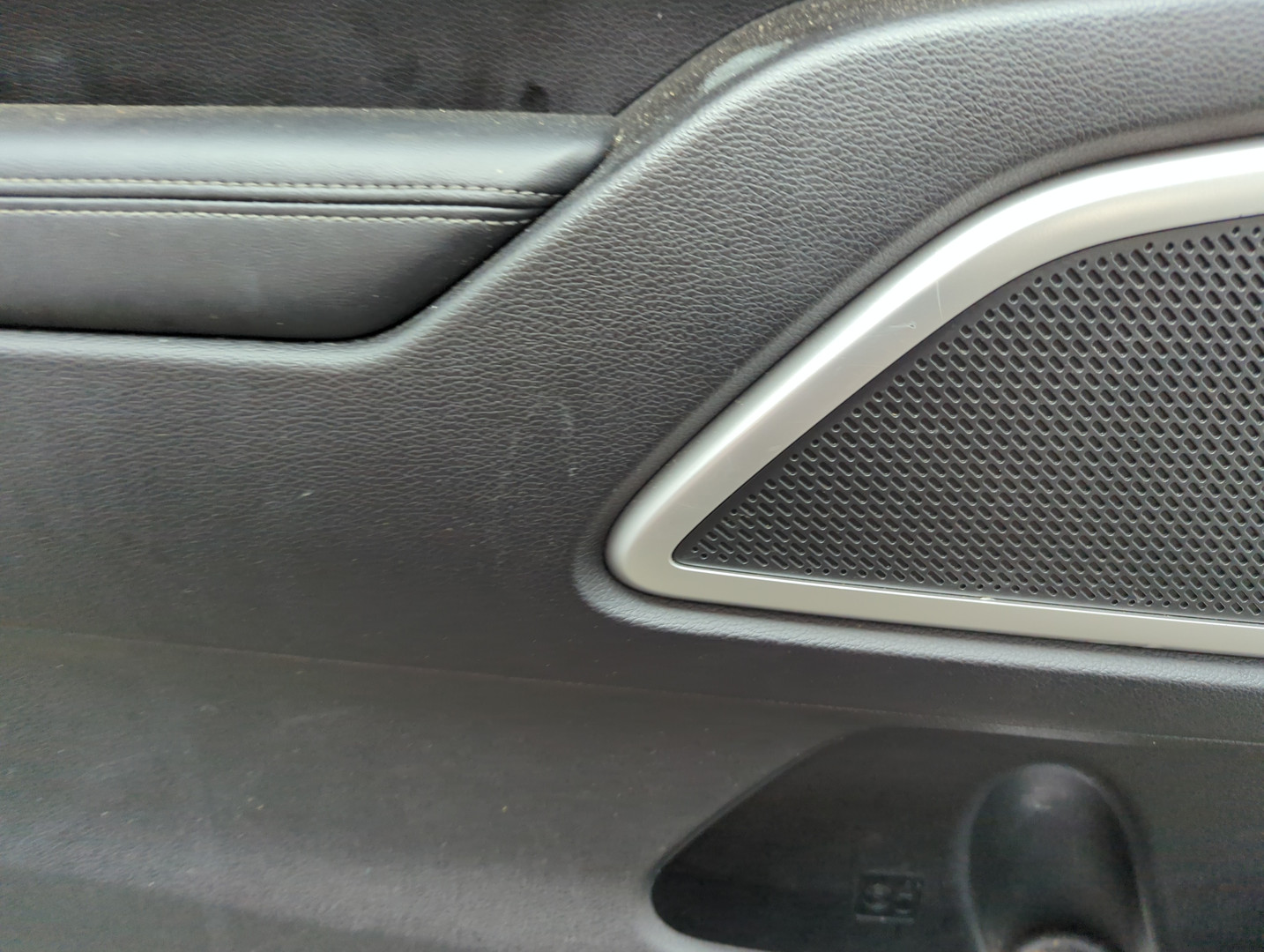 Дверь задняя левая