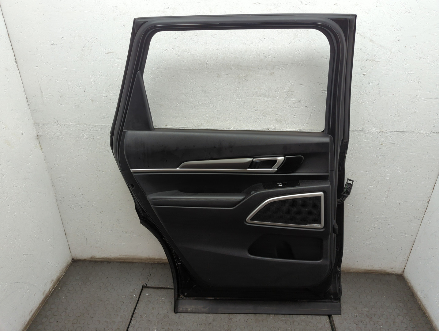 Дверь задняя левая