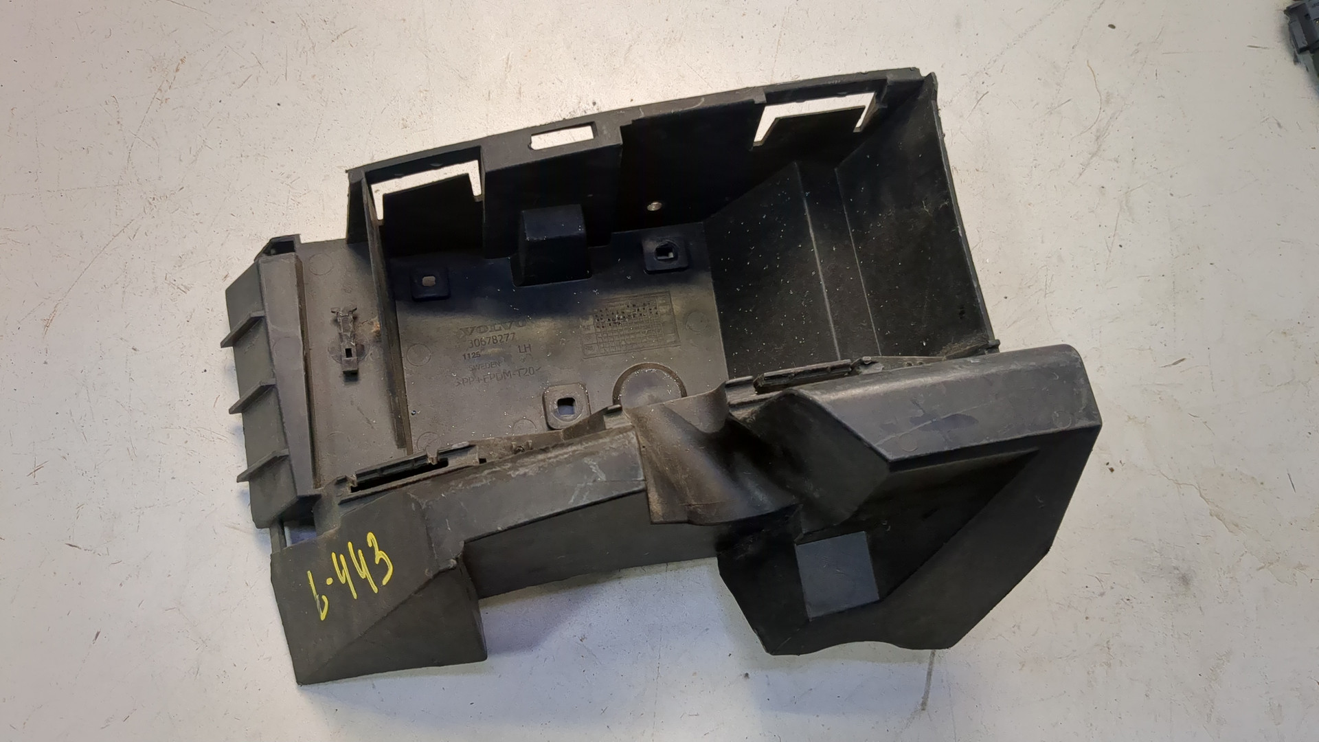 Кронштейн заднего бампера левый