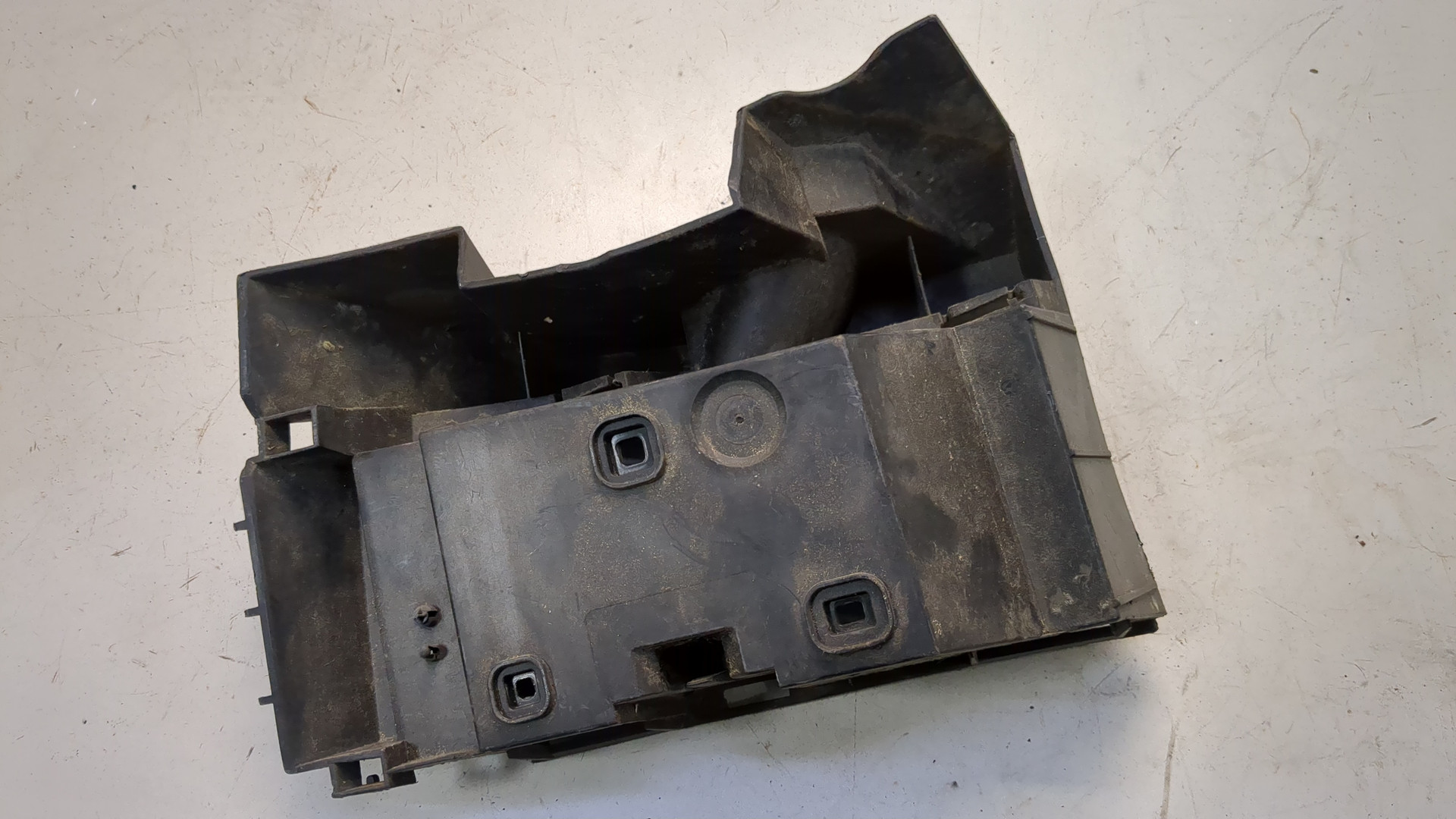 Кронштейн заднего бампера левый