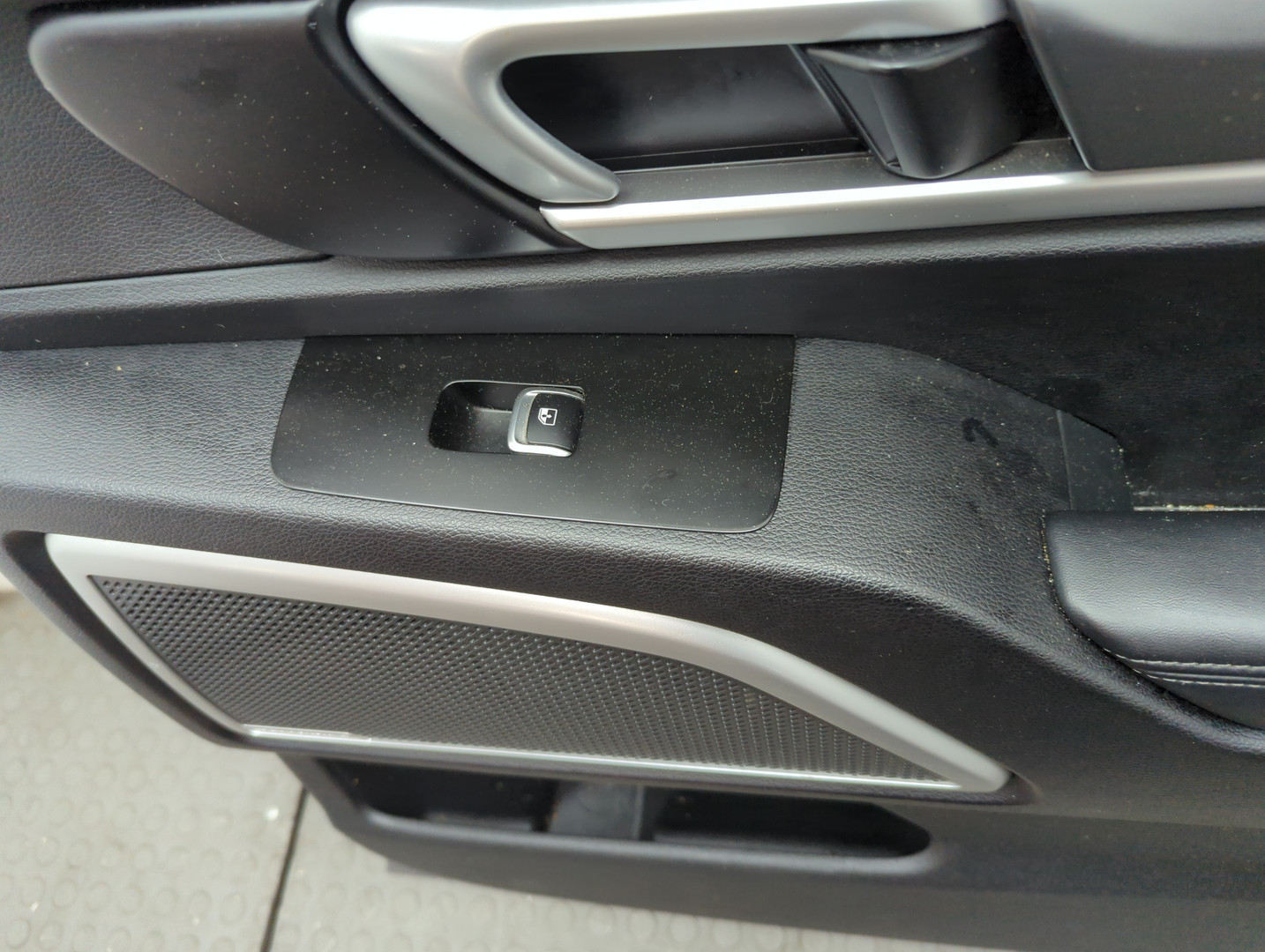 Дверь задняя правая