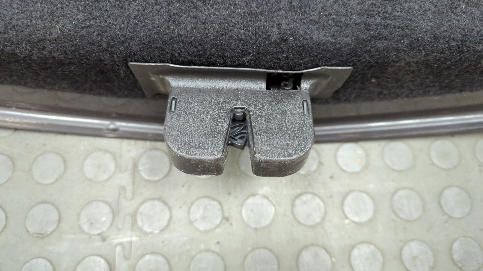 Дверь багажника