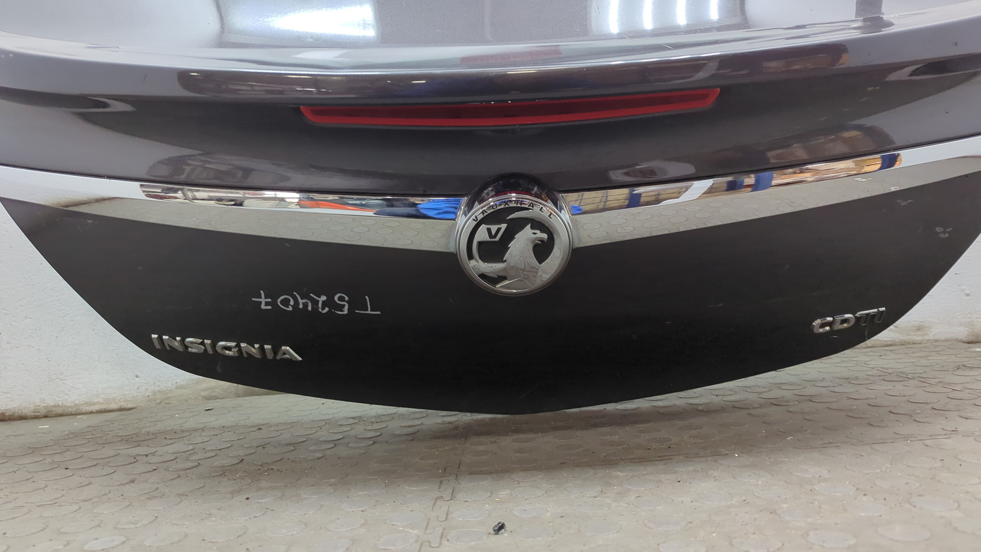 Дверь багажника