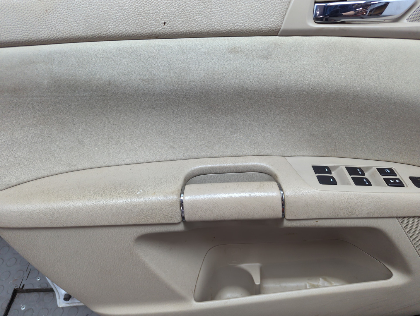 Дверь передняя левая