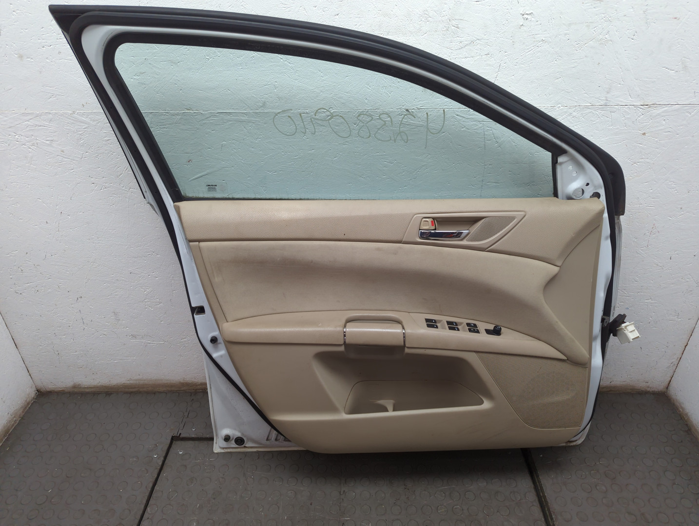 Дверь передняя левая