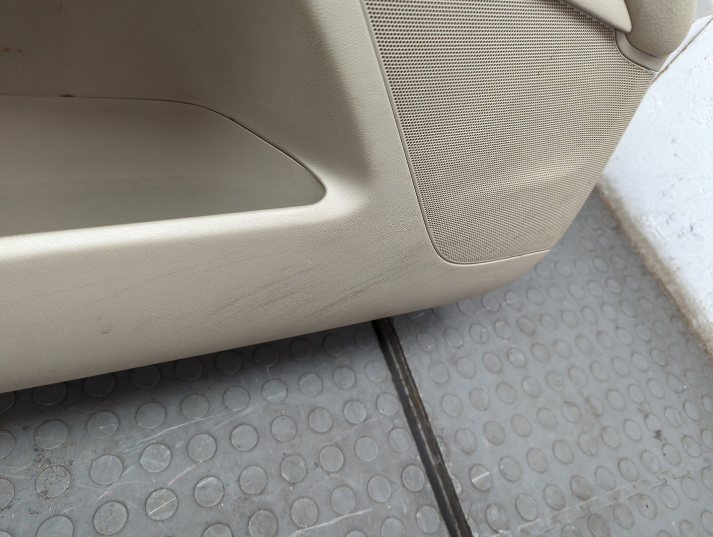 Дверь передняя левая