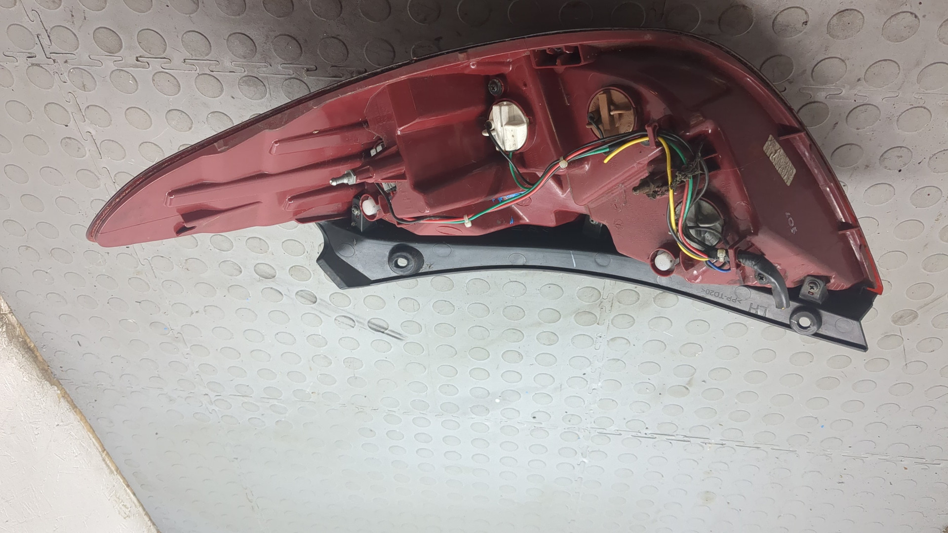 Фонарь задний левый