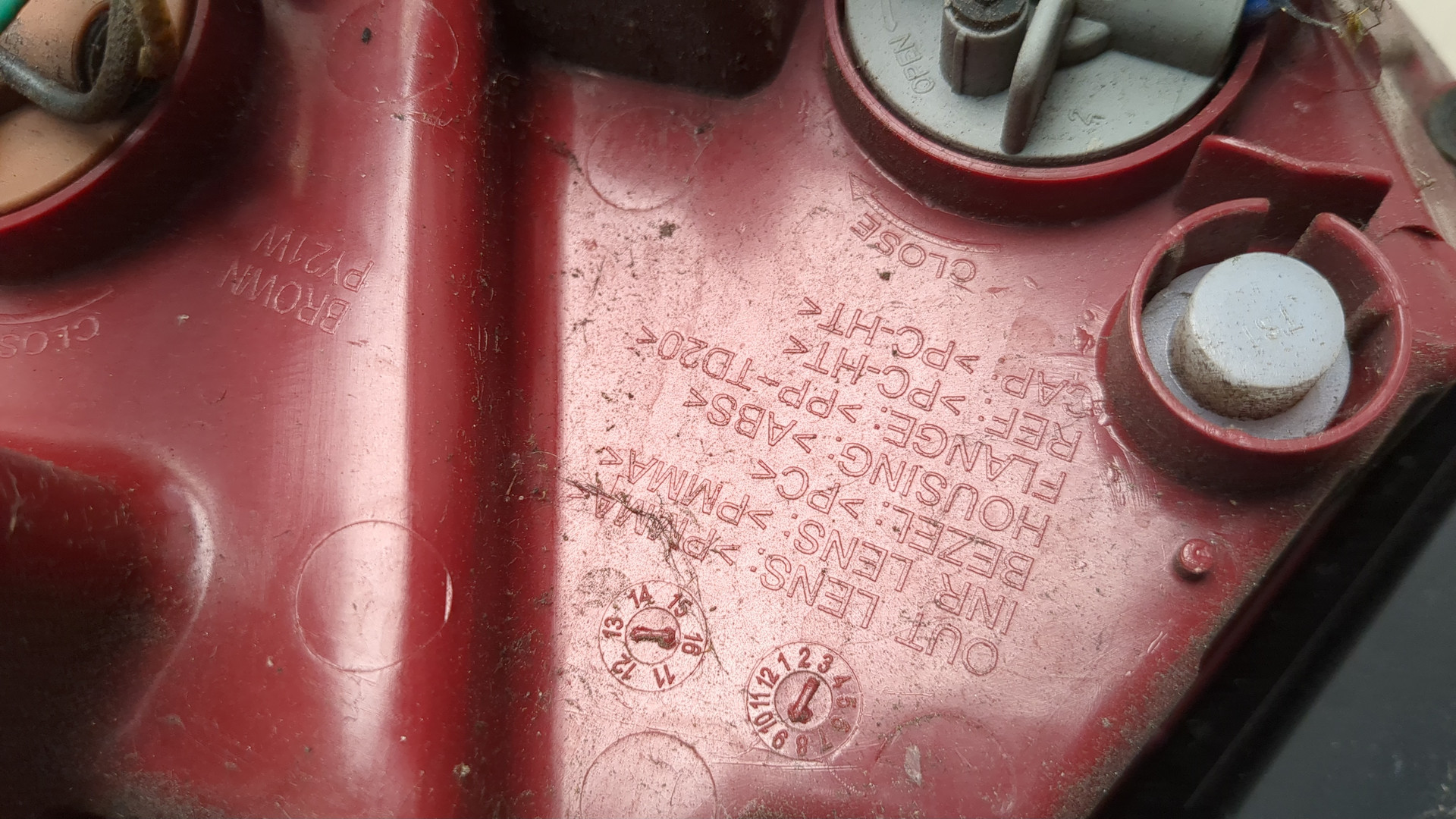 Фонарь задний левый