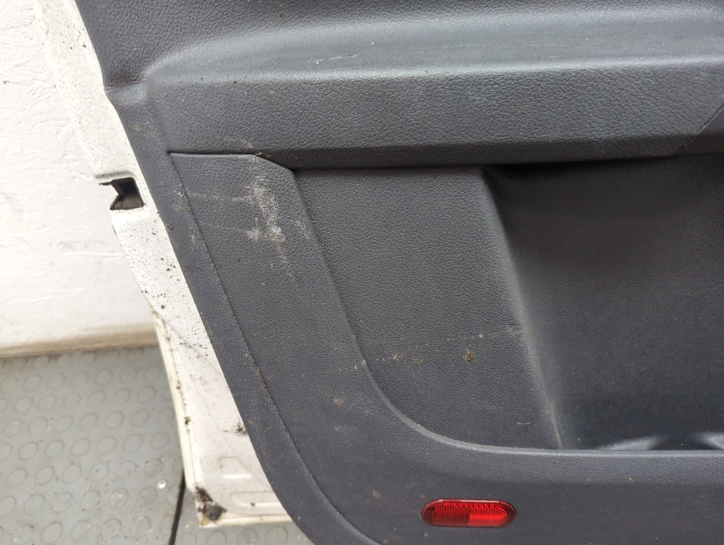 Дверь передняя левая