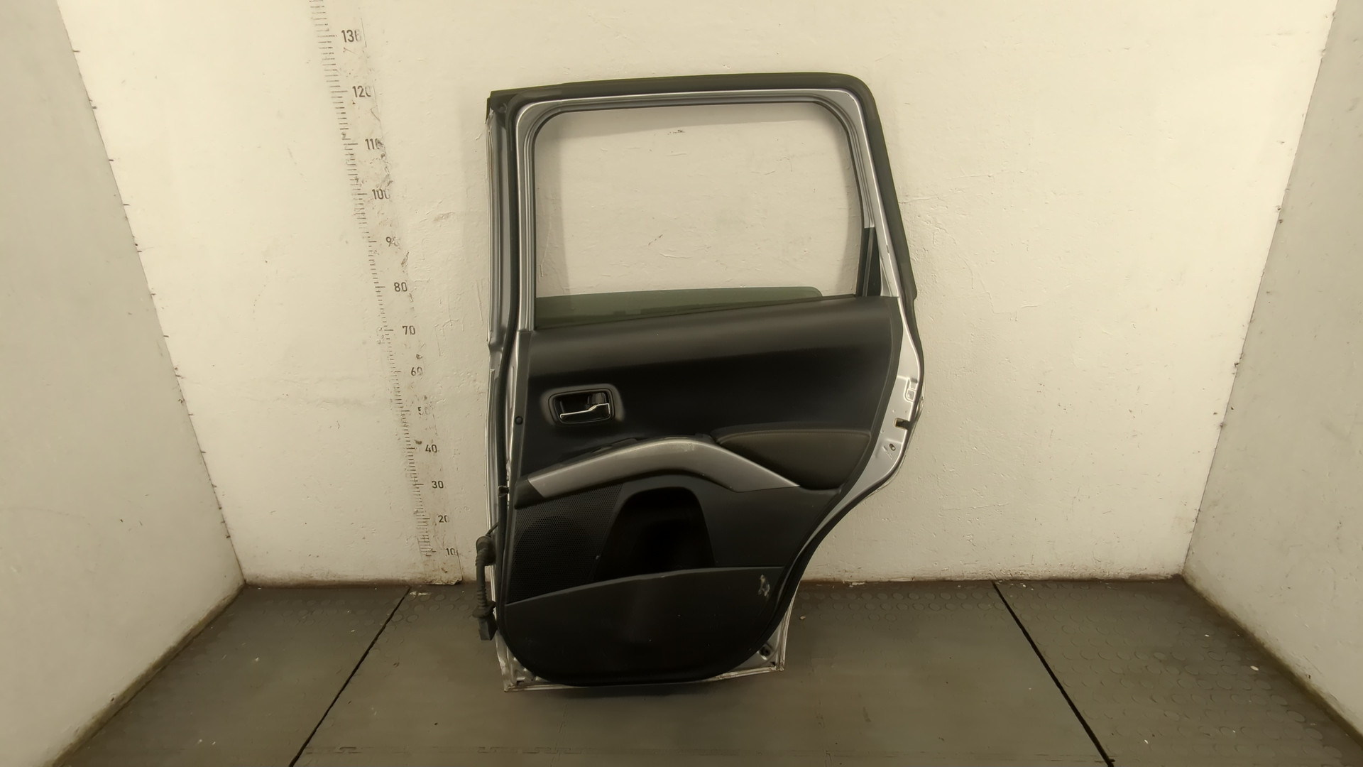 Дверь задняя правая