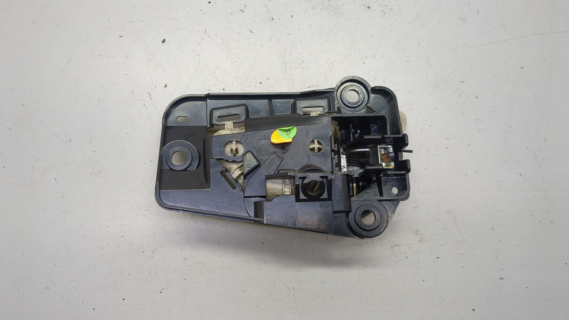 Ручка двери передней внутренняя левая